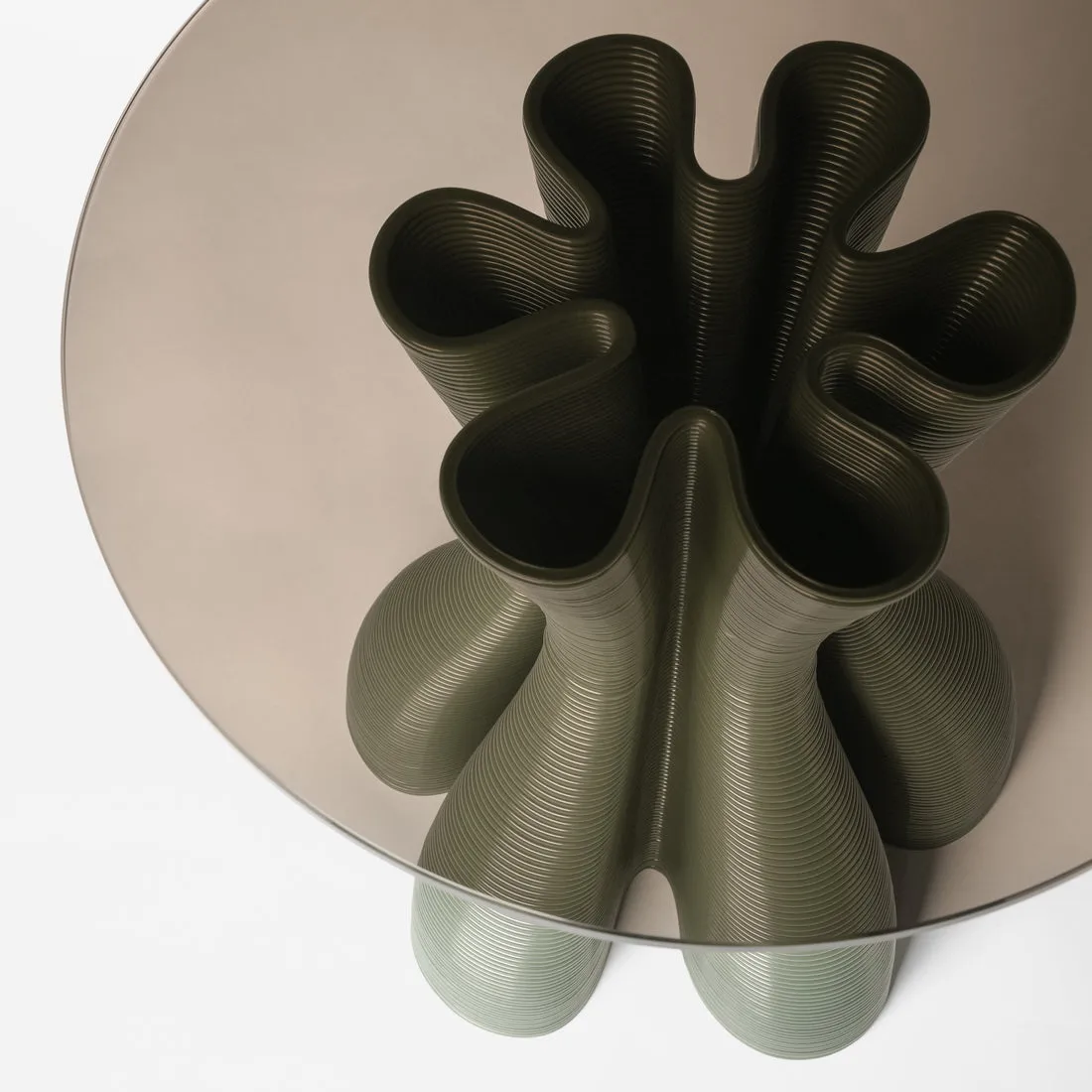 Mesa de apoio Anemone Ø50 cm, Olive Ekbacken Studios