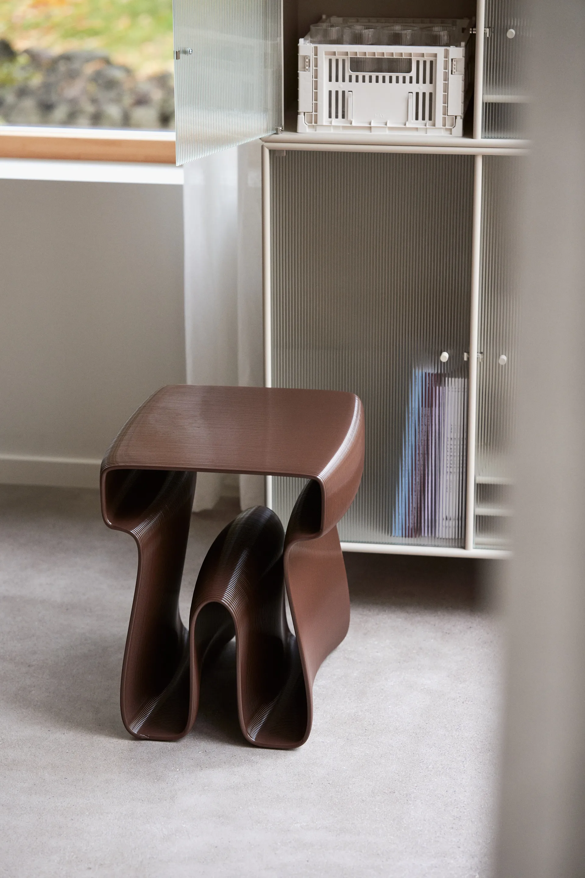 Mesa de apoio Octopus 38x40 cm, Chocolate Ekbacken Studios