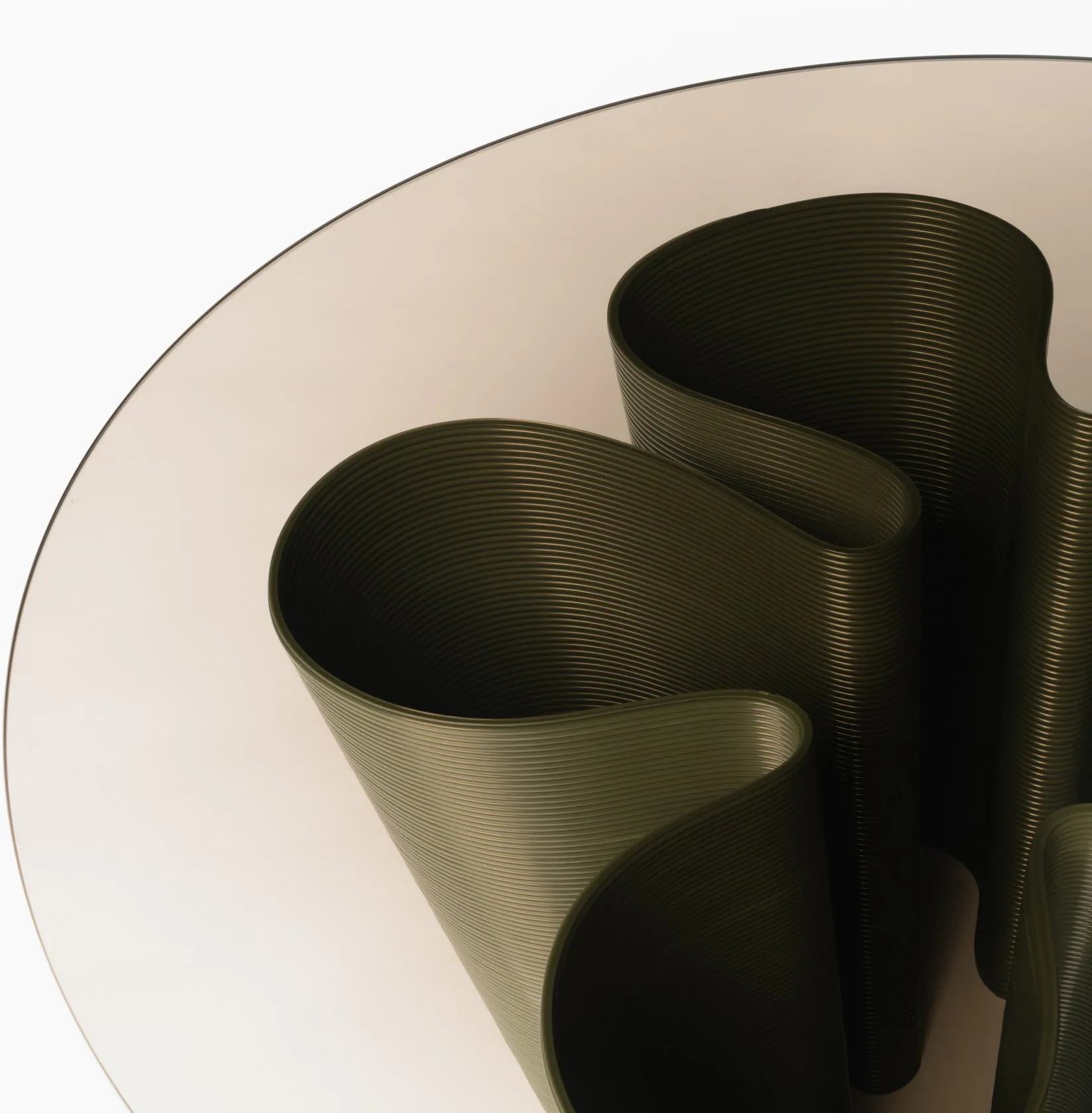 Mesa de centro Anemone Ø110 cm, Olive Ekbacken Studios