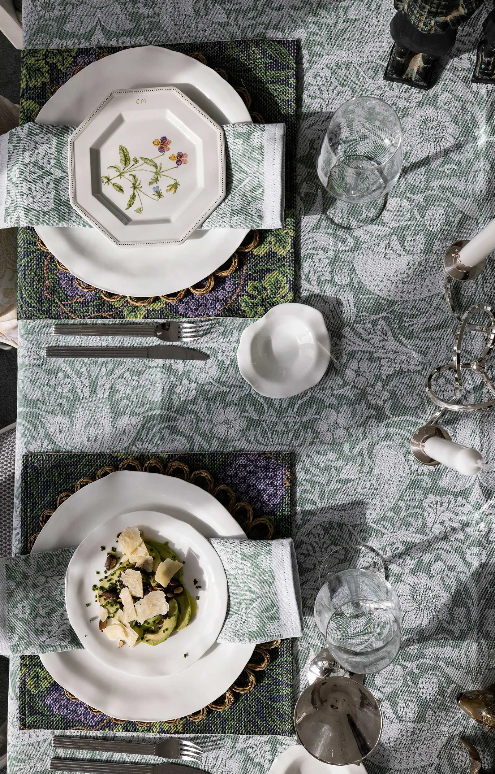 Strawberry Thief caminho de mesa 50x150 cm, Verde Ekelund Linneväveri