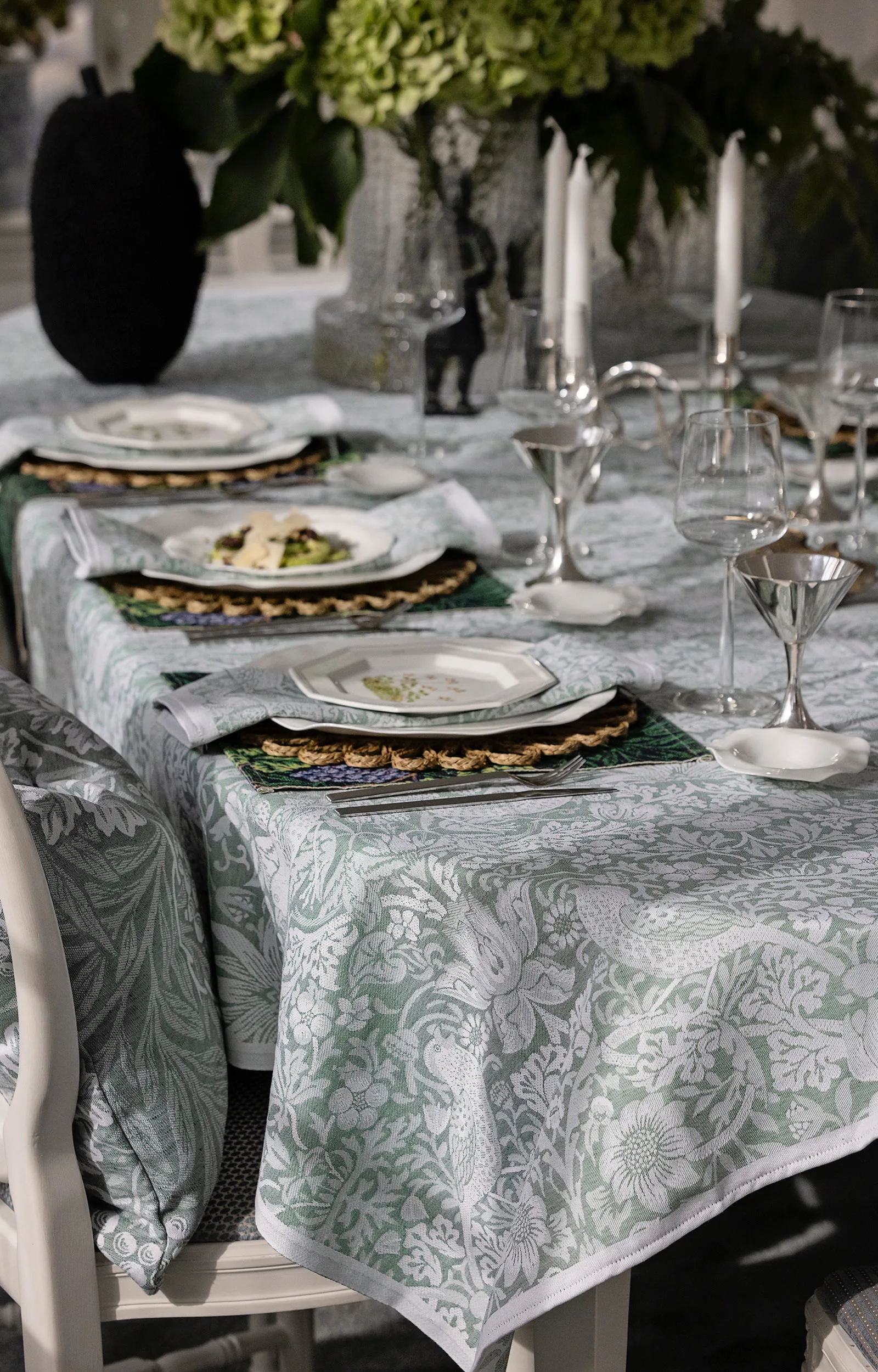 Strawberry Thief toalha de mesa 150x300 cm, Verde Ekelund Linneväveri