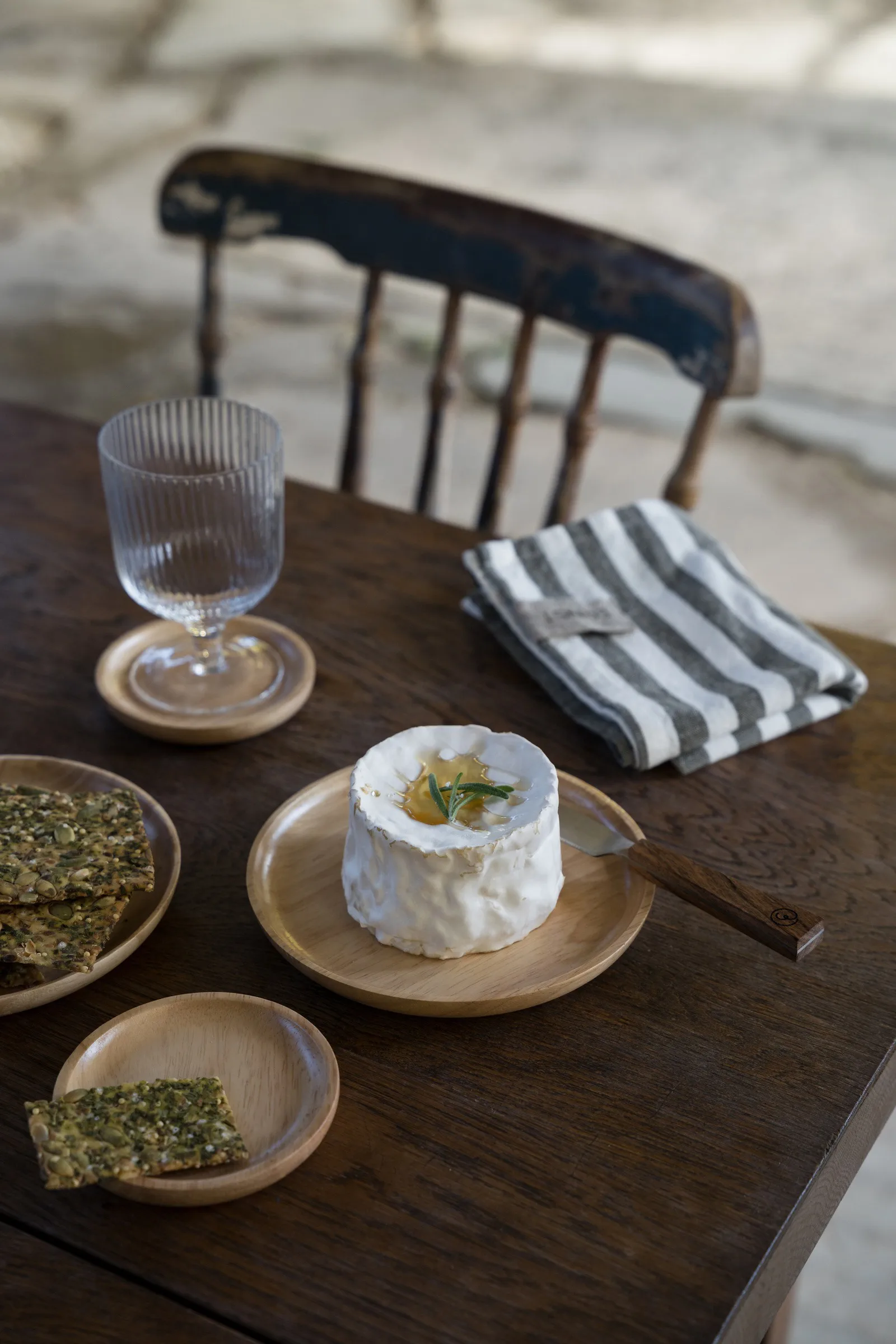 Bandeja de madeira Ernst, Madeira de borracha, Ø10 cm ERNST