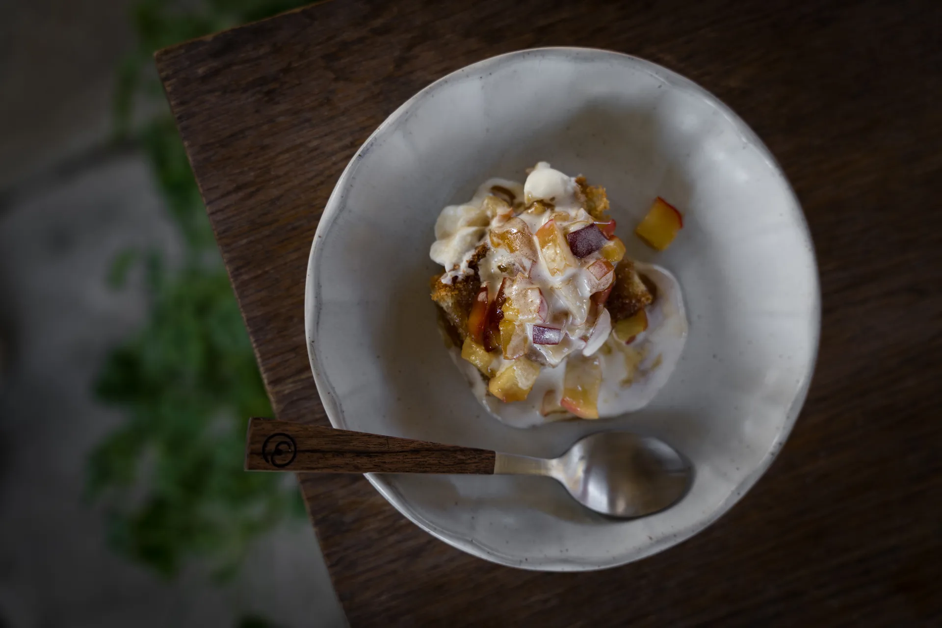 Prato de sobremesa em grés Ernst, Branco-natural, Ø17x3 cm ERNST