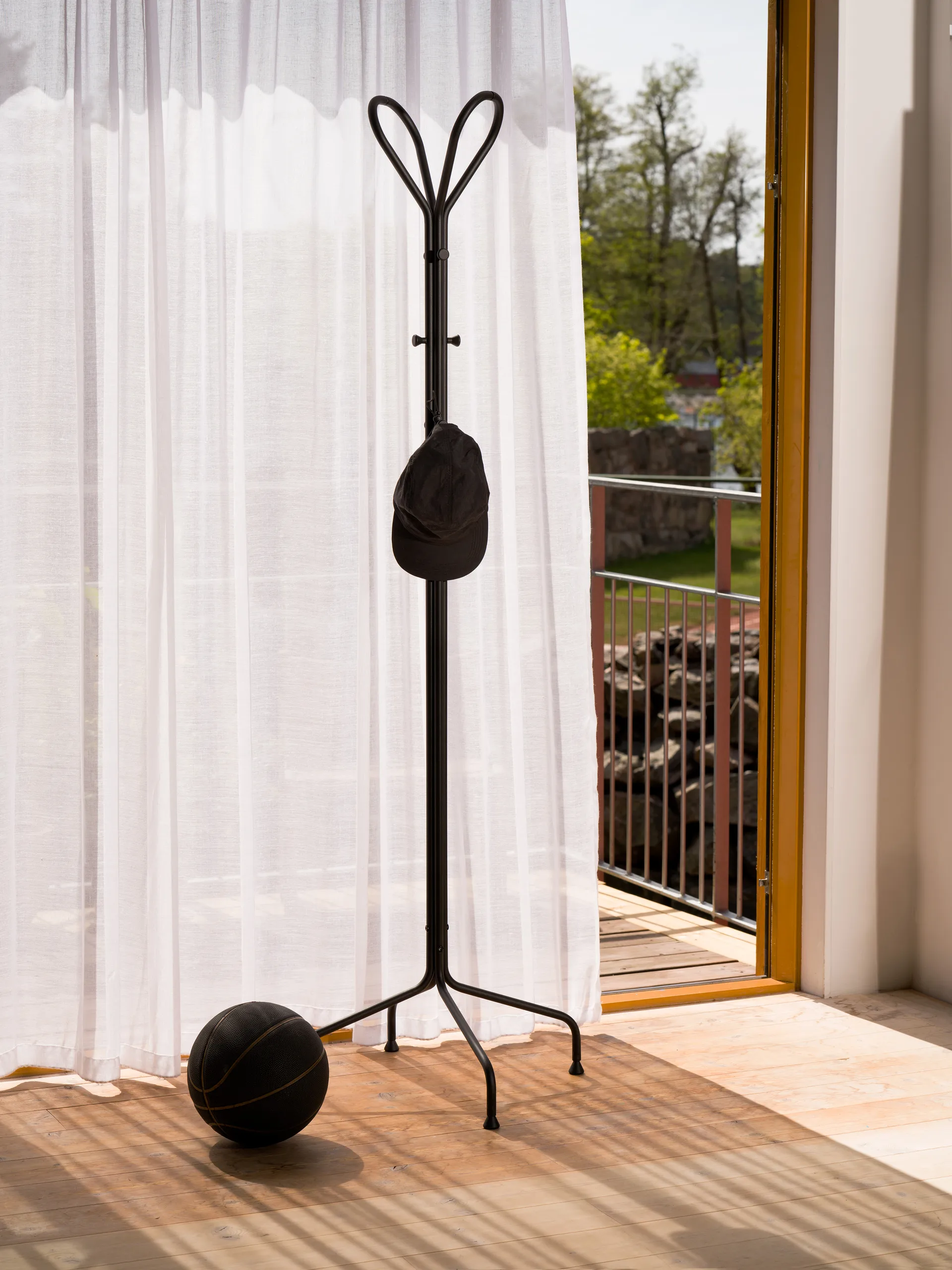 Classic cabide de chão, Preto Essem Design