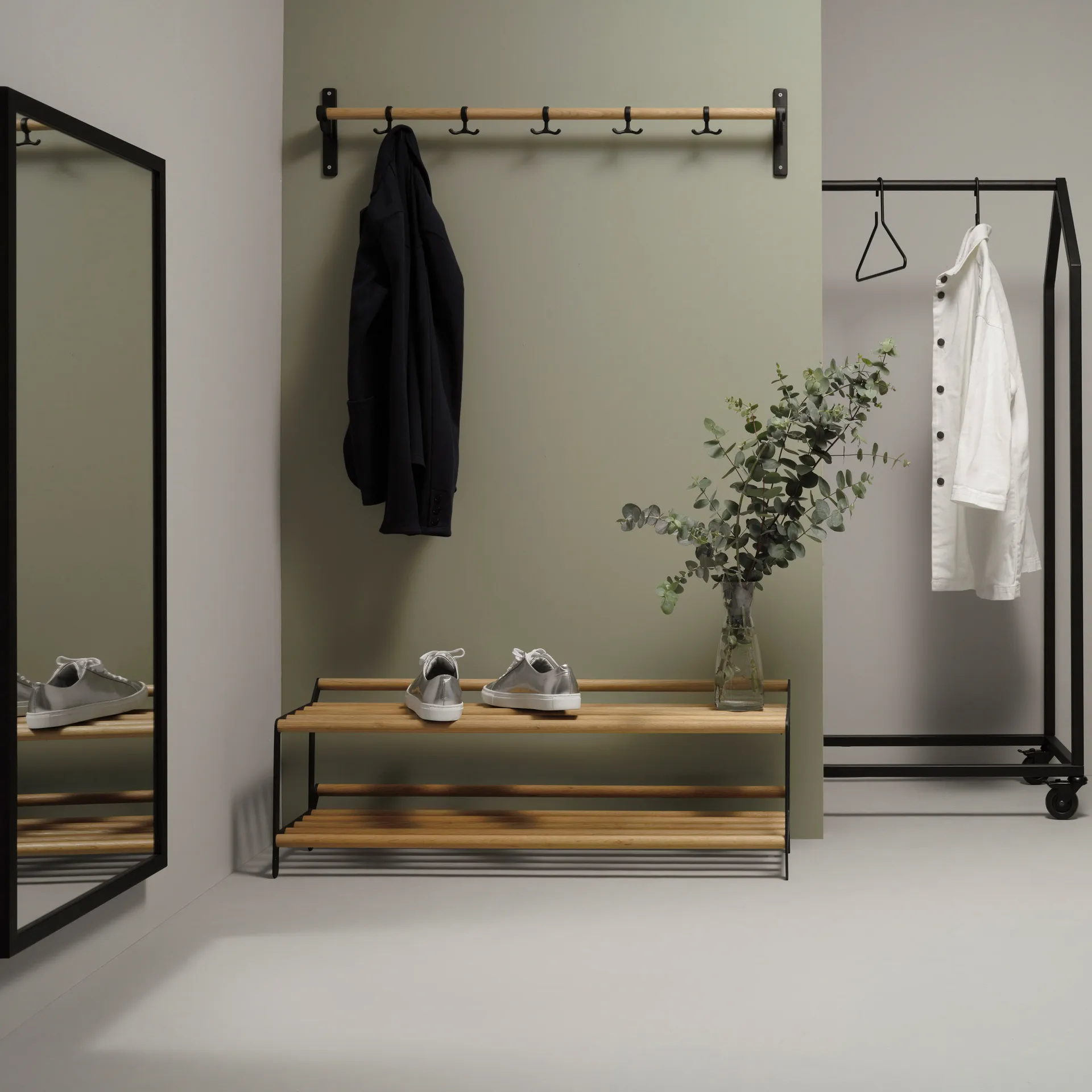 Sapateira Tamburin 60 cm, Carvalho-preto Essem Design