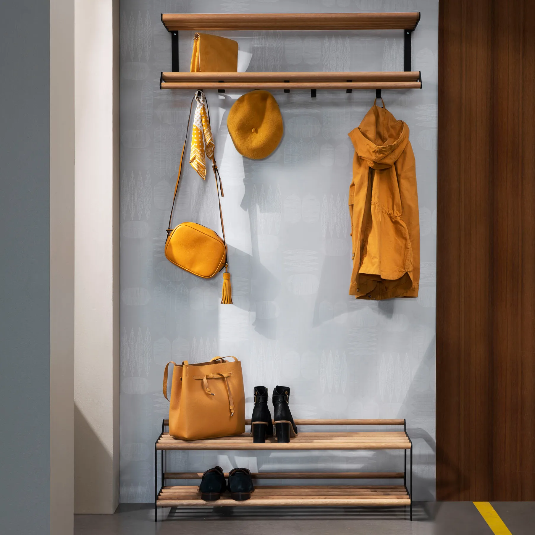 Sapateira Tamburin 60 cm, Carvalho-preto Essem Design