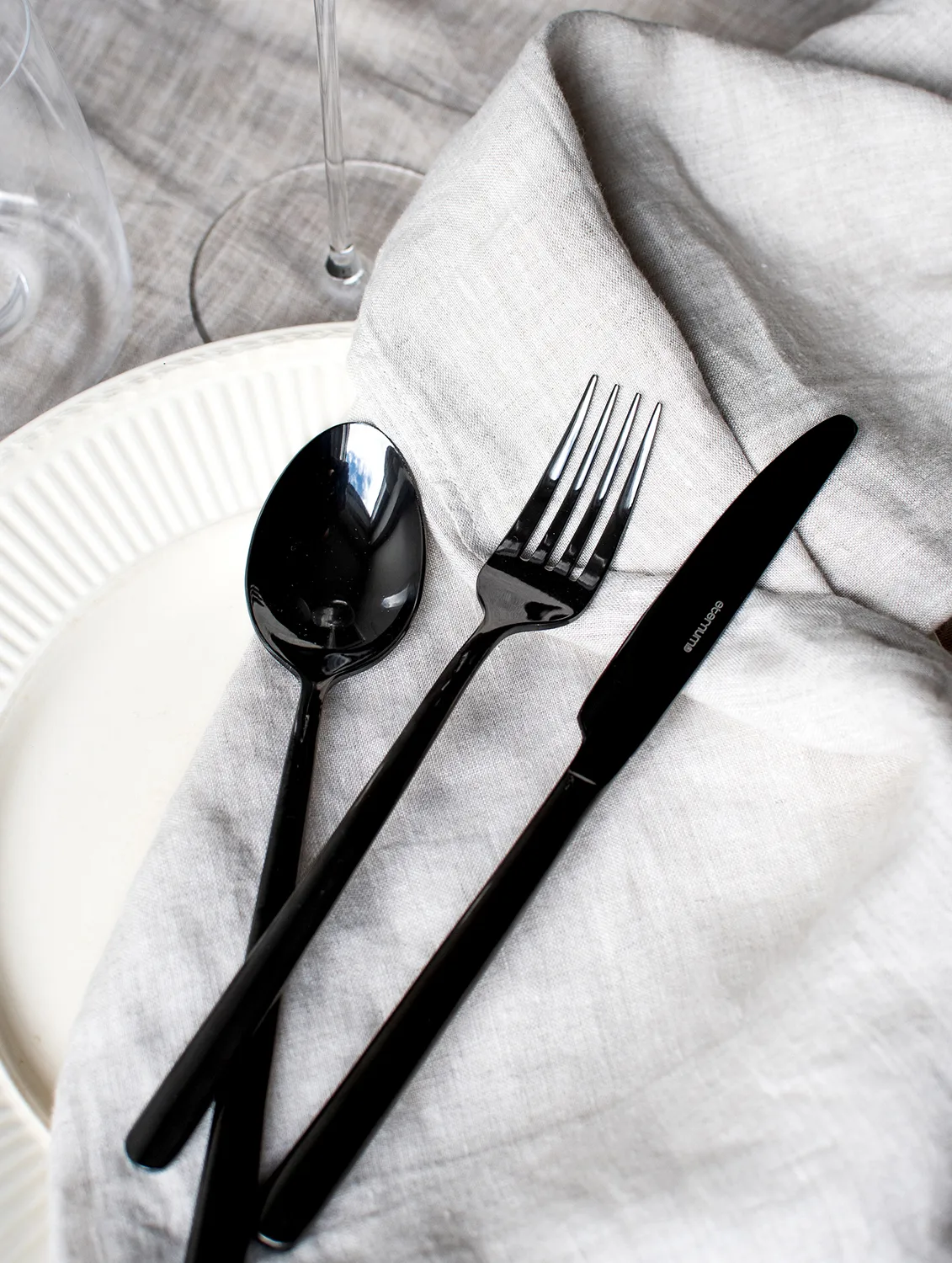 Eternum Nardo conjunto de talheres 16 peças, Preto Eternum