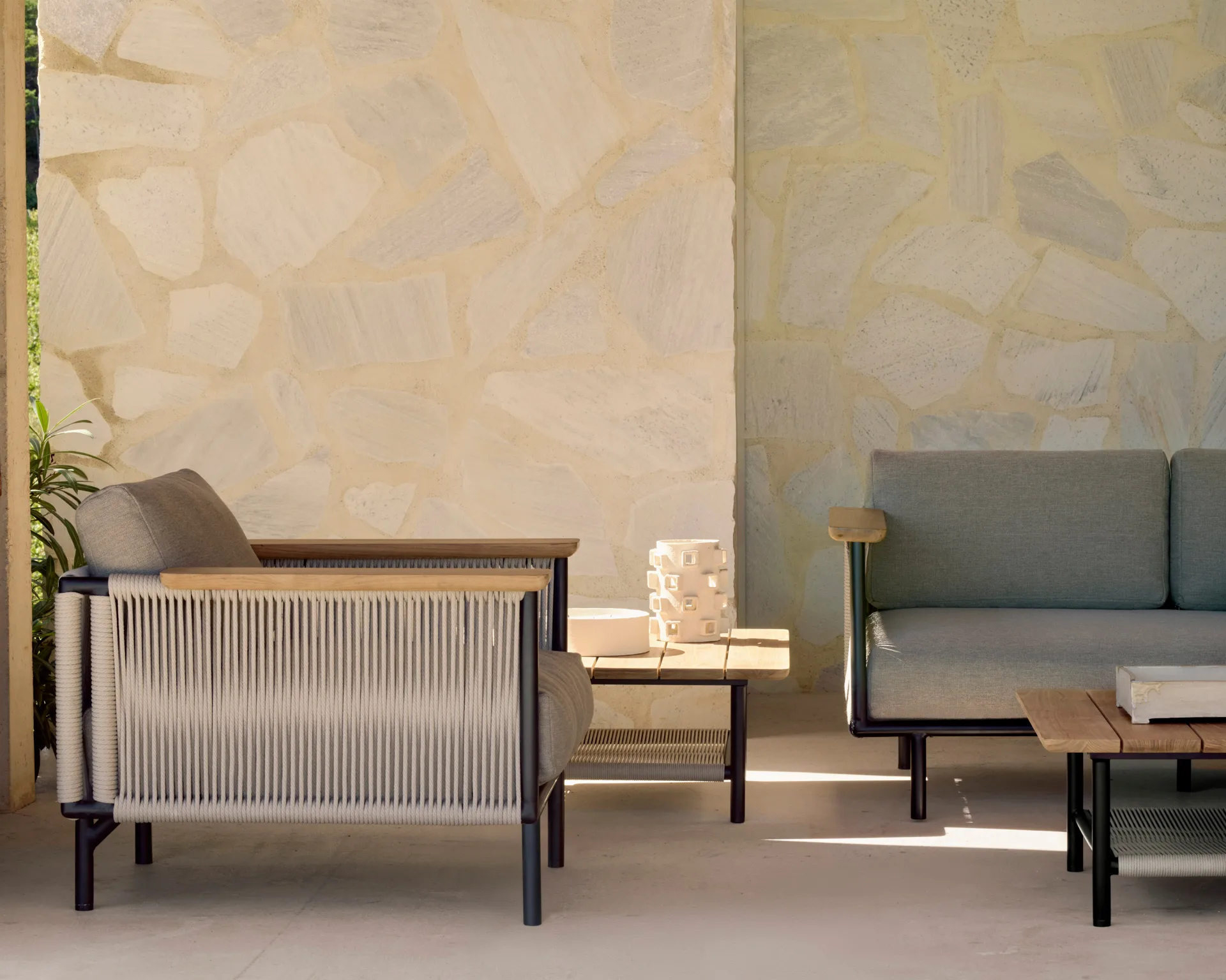 Corbey outdoor poltrona lounge com almofada, Aluminium black-Oyster Ethnicraft