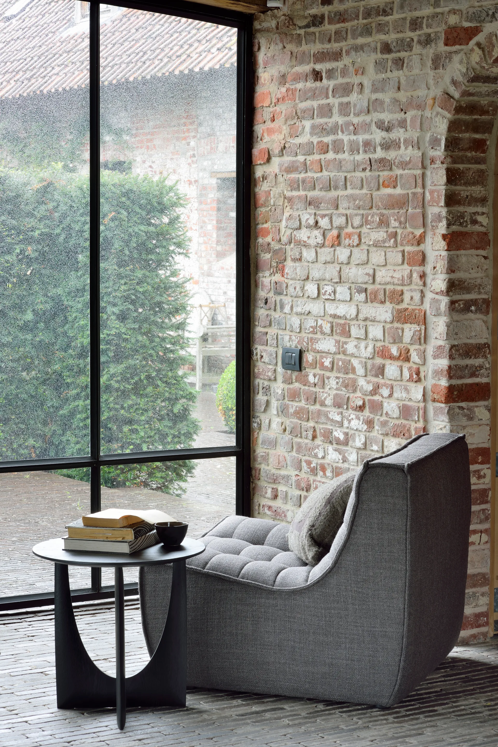 Geometric mesa de apoio, Carvalho preto Ø51 Ethnicraft