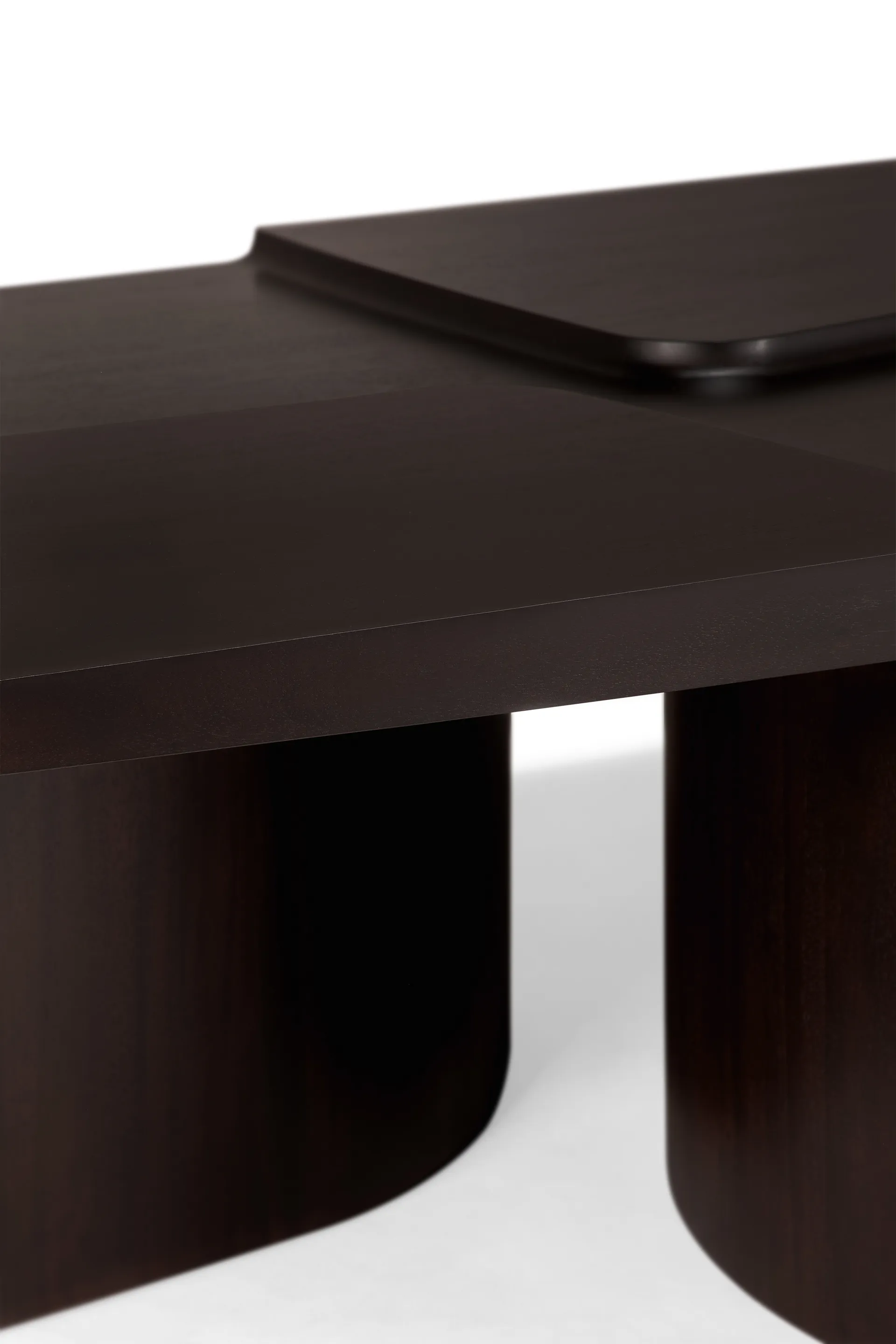 Mesa de centro Brutalist, Mogno castanho rosa, 143x75 cm Ethnicraft