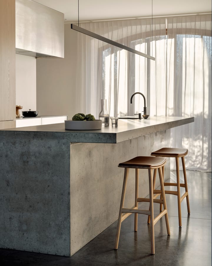 Osso Counter banqueta alta 67 cm, Carvalho lacado Ethnicraft