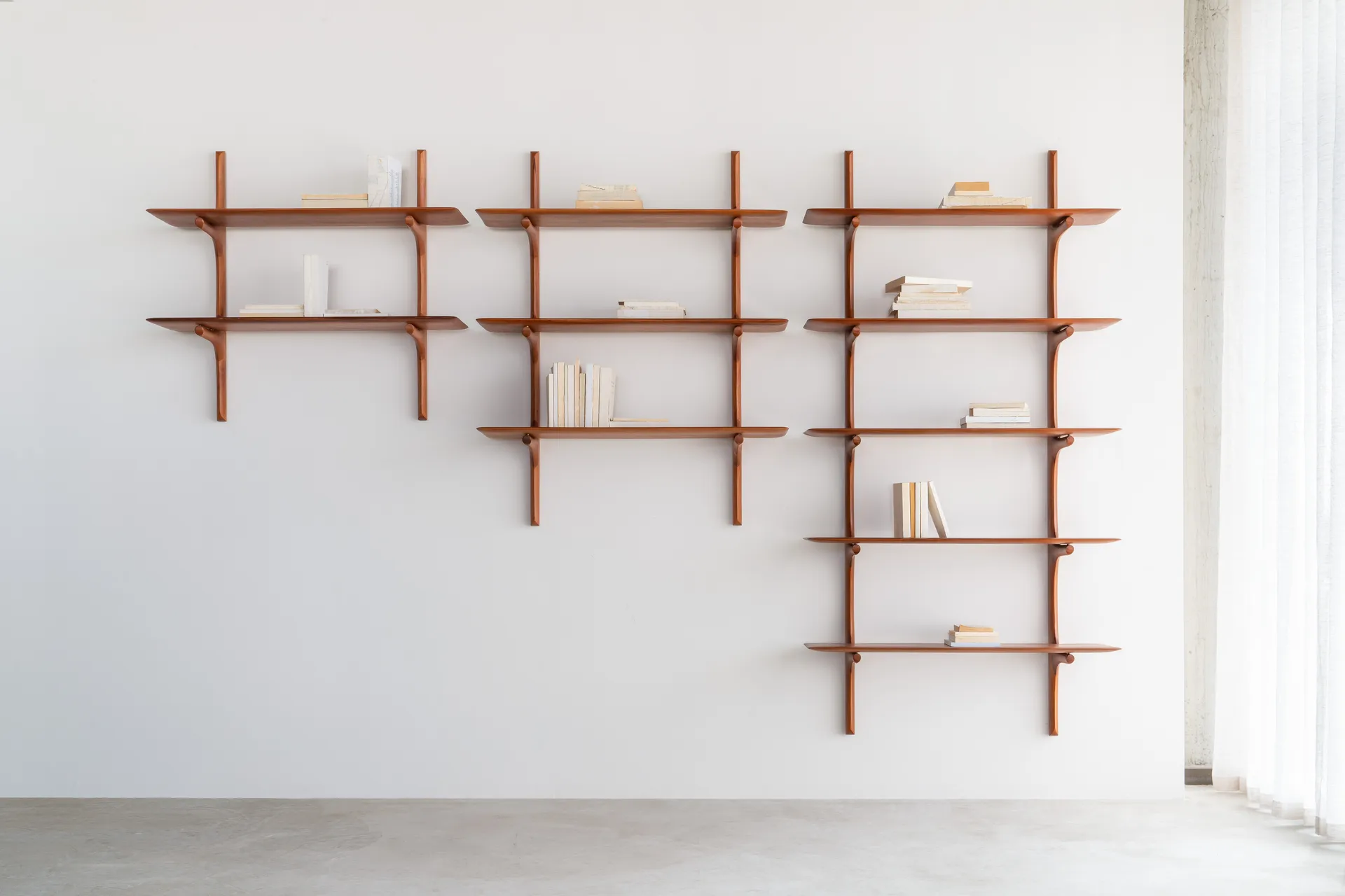 PI estante de parede 91 cm, Mogno envernizado Ethnicraft