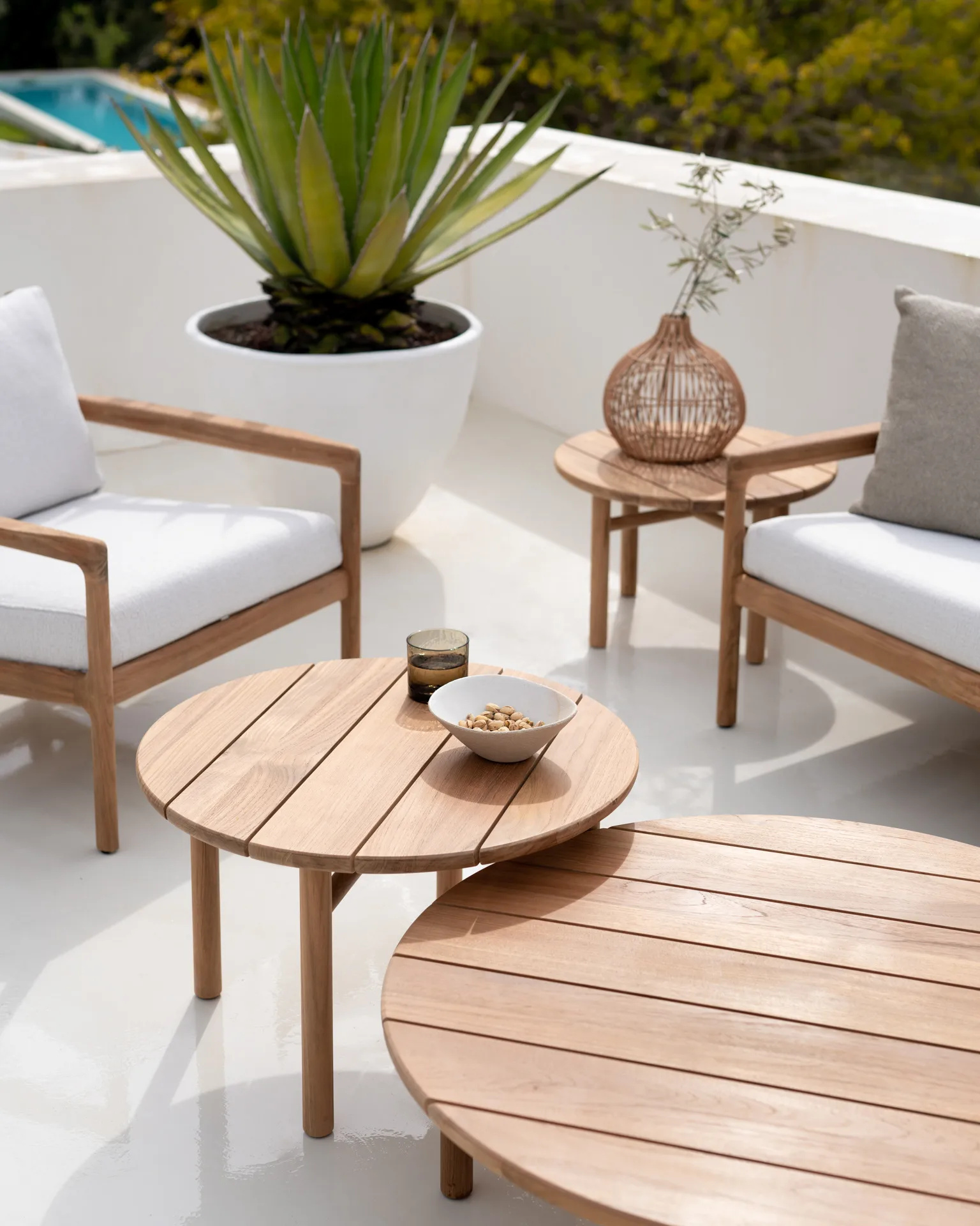 Quatro outdoor mesa de centro em teca, Ø95 cm Ethnicraft