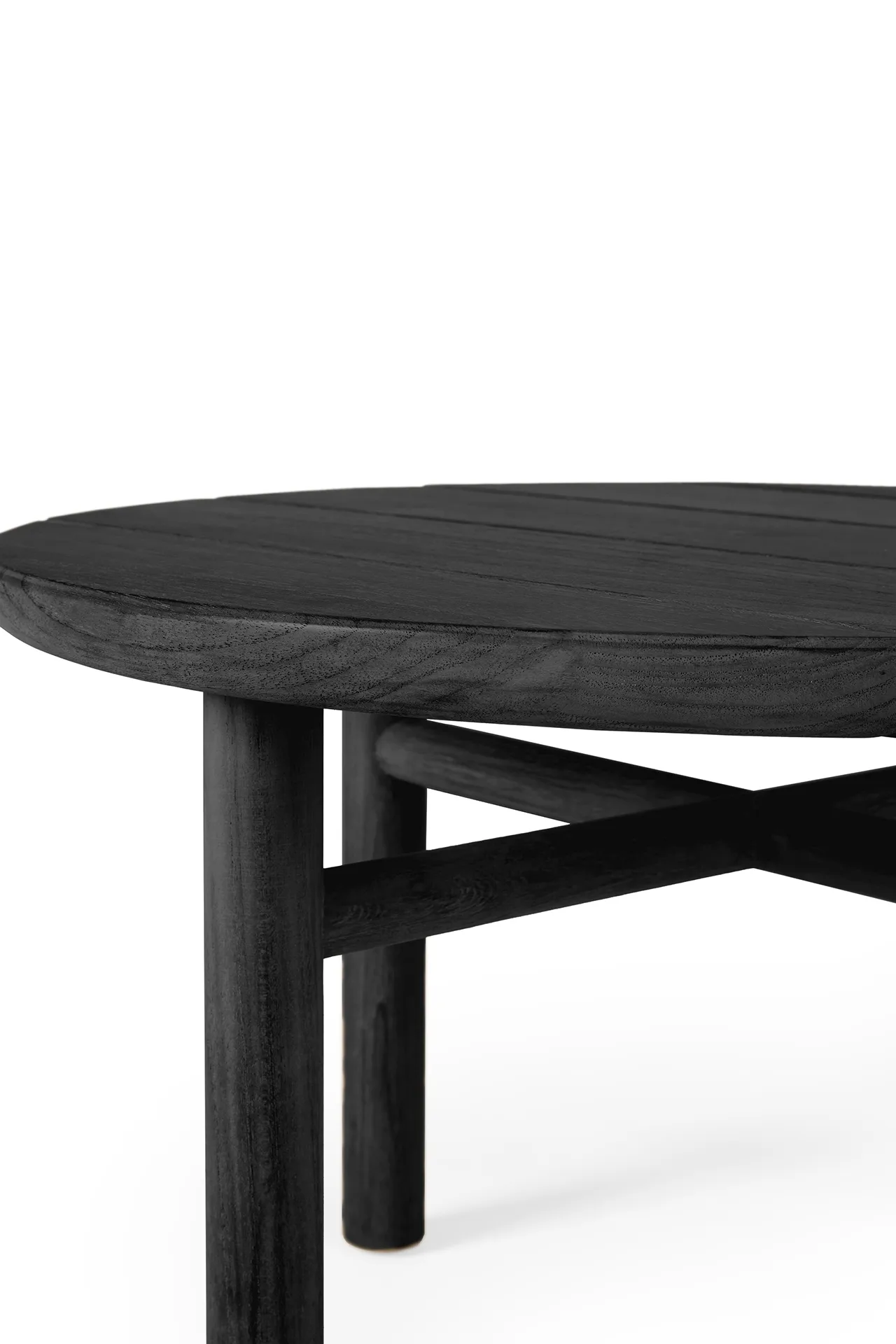 Quatro outdoor mesa de centro em teca tingida de preto, Ø95 cm Ethnicraft