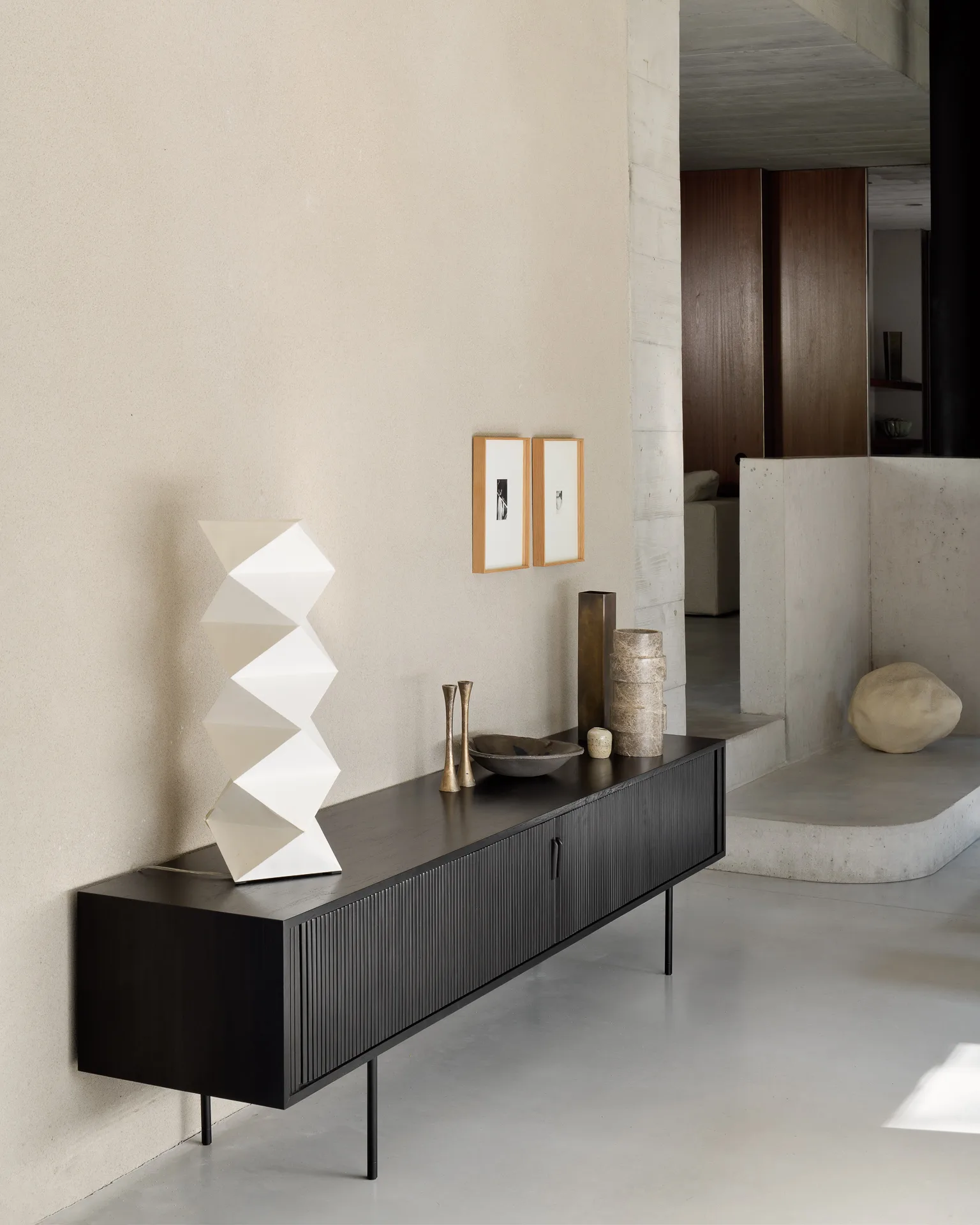 Roller Max banco para TV, Lacado teca-preto-2 portas Ethnicraft