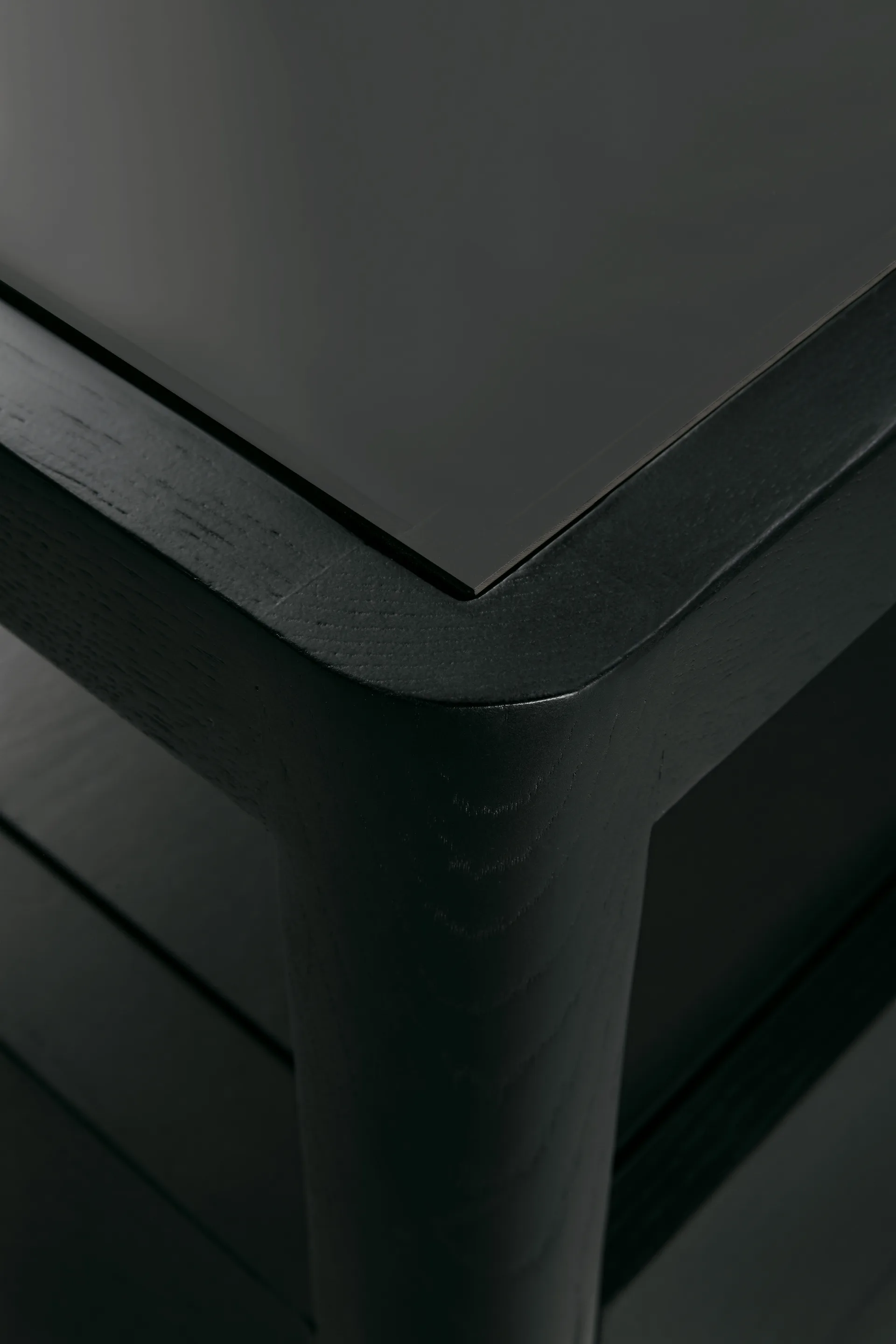 Spindle cómoda, Carvalho lacado preto, 4 gavetas Ethnicraft