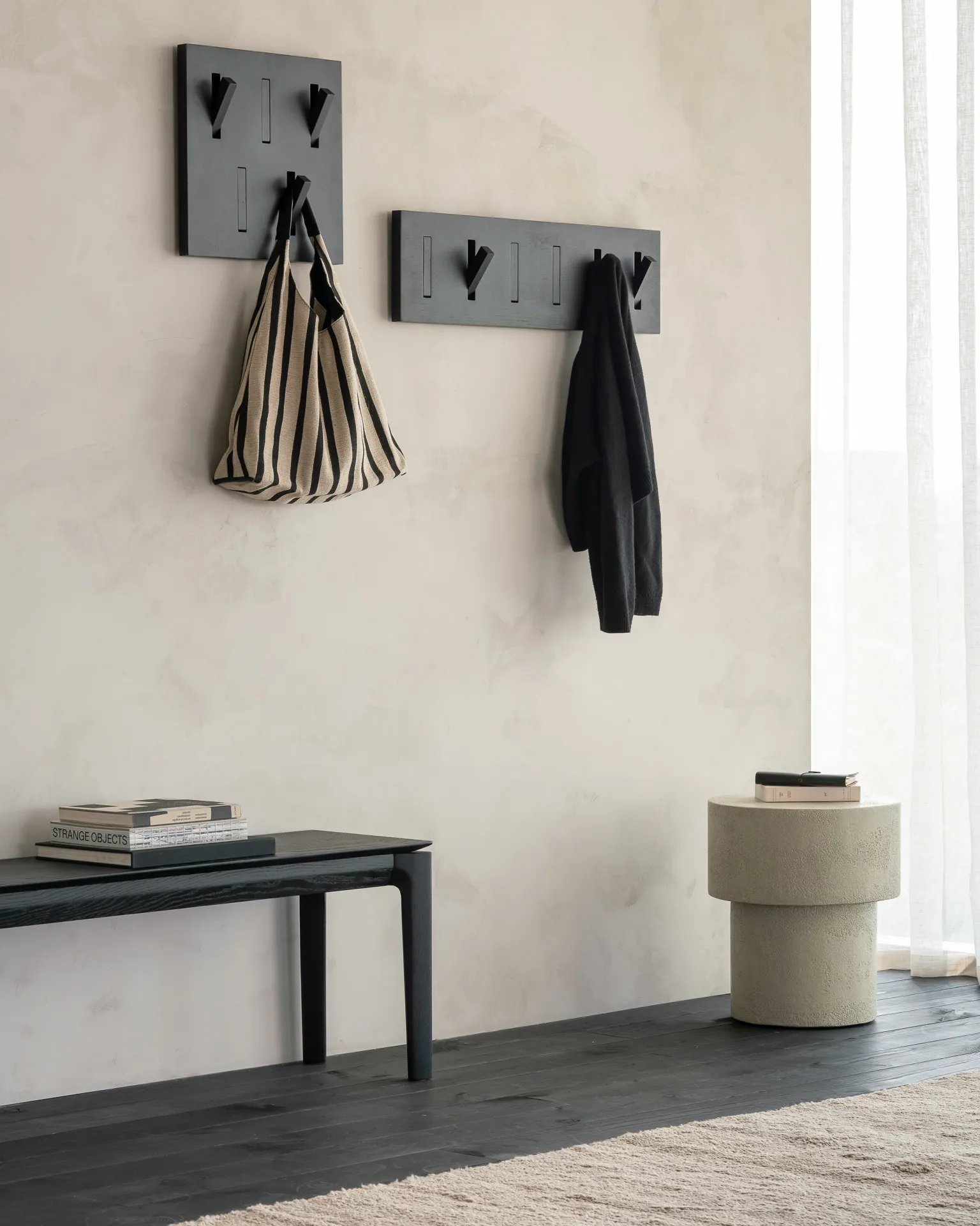 Utilitile wall hanger cabide, Carvalho lacado-black-grande Ethnicraft