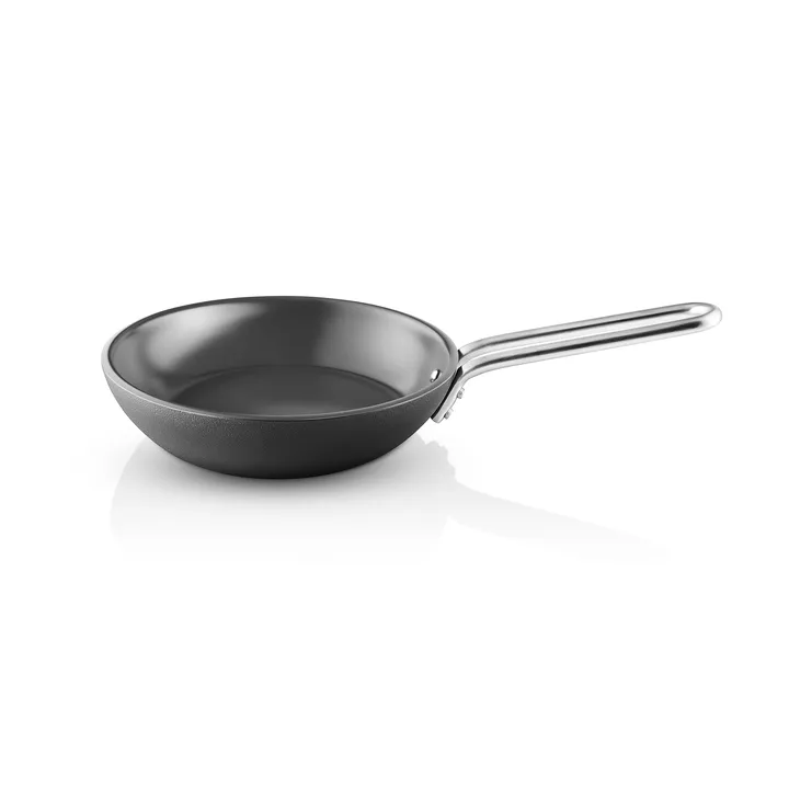Professional Laser Titanium Slip-Let frigideira - Preto, Ø20 cm - Eva Solo