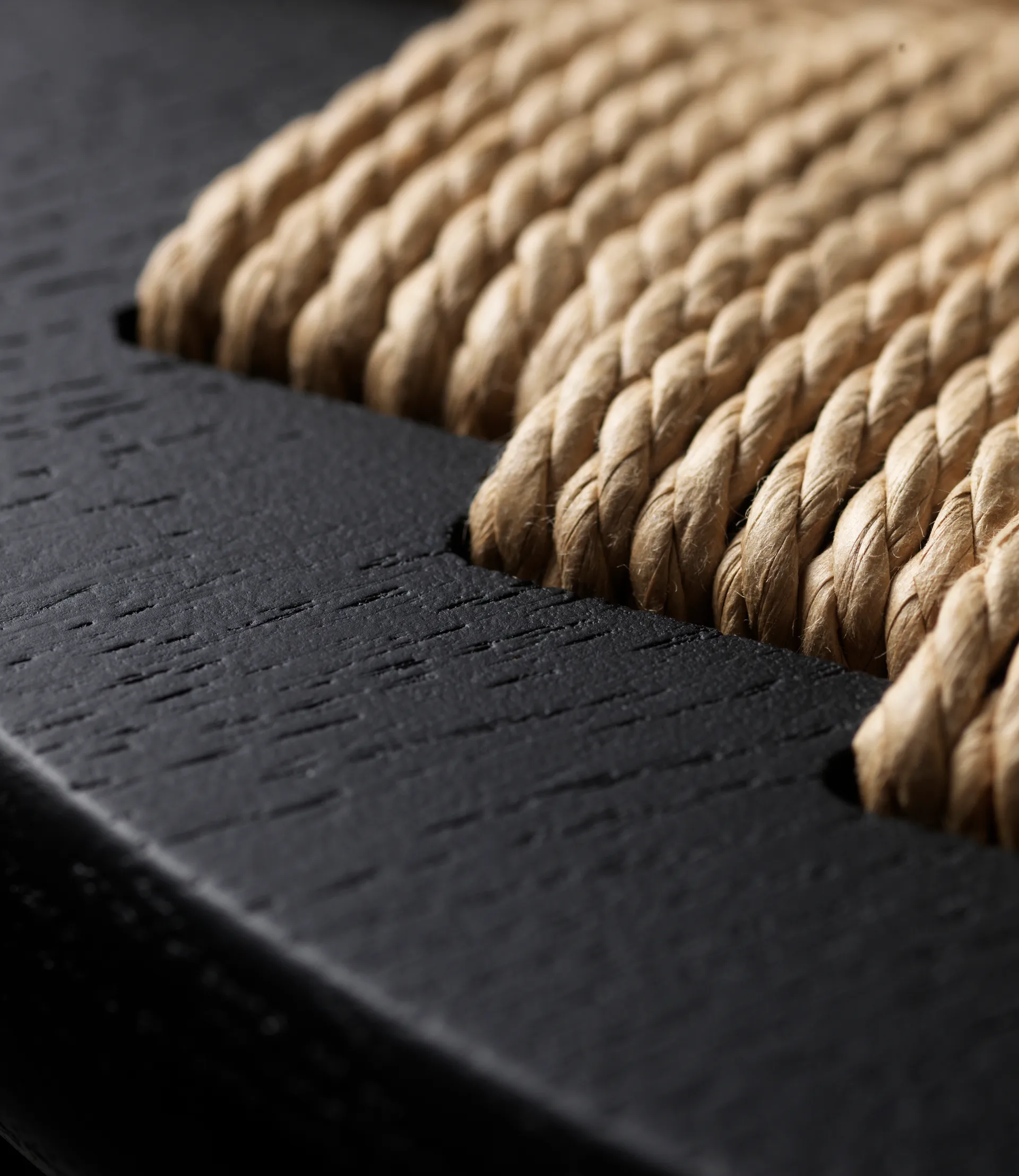 J165C Tamborete de Barra Round Counter, Oak black painted-nature FDB Møbler