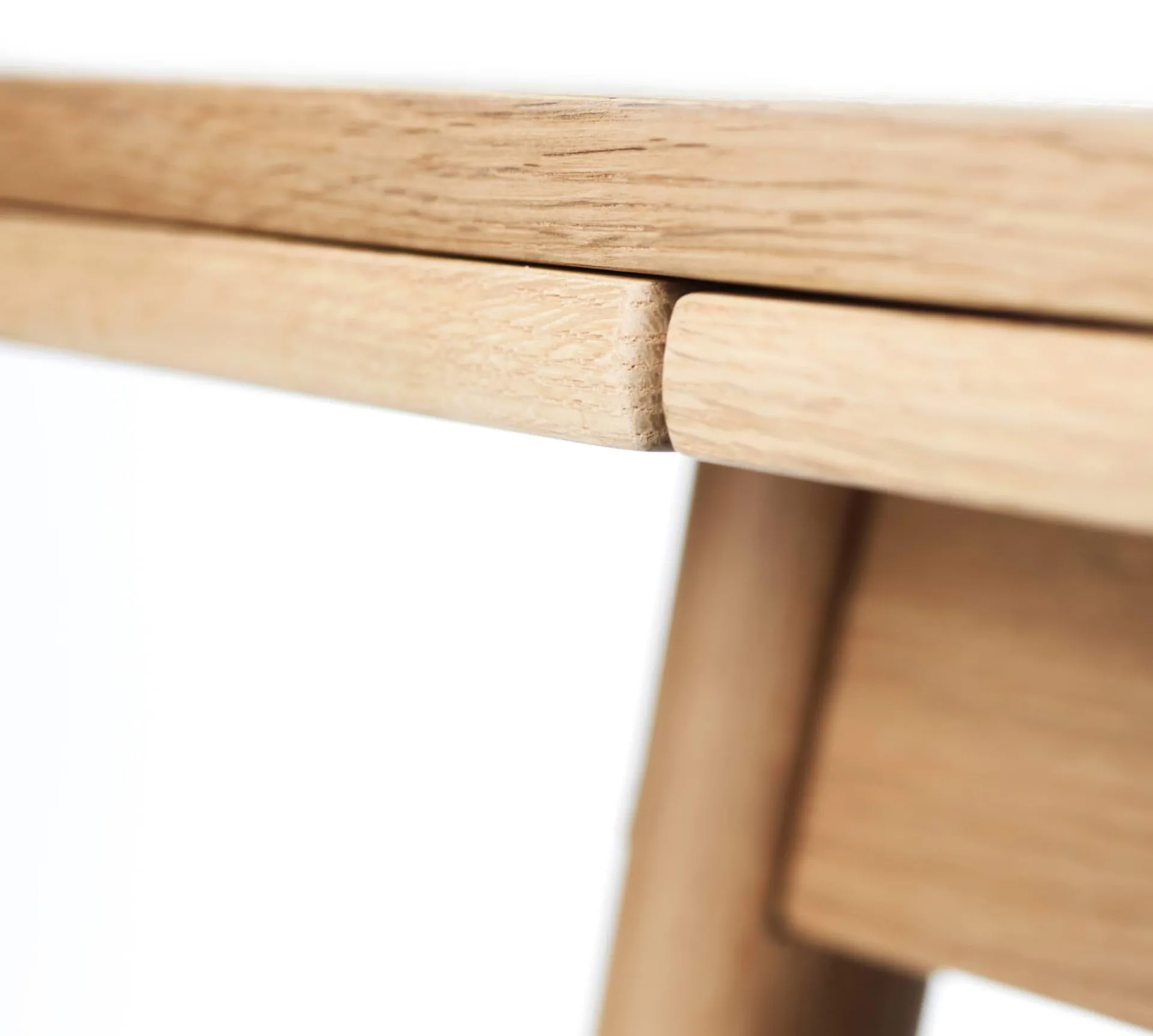 Mesa de jantar C35AH extrato holandês 82x82 cm, Oak nature-oak nature lacquered FDB Møbler