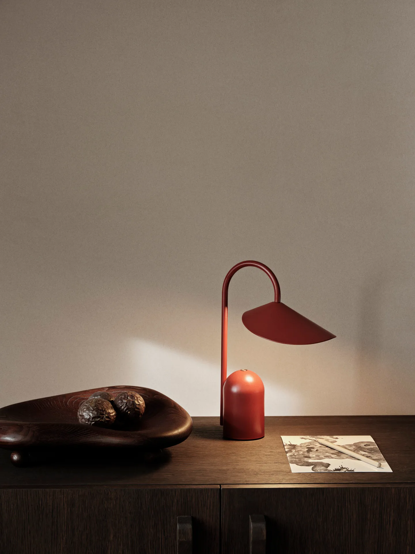 Arum lâmpada portátil, Oxide Red Ferm Living