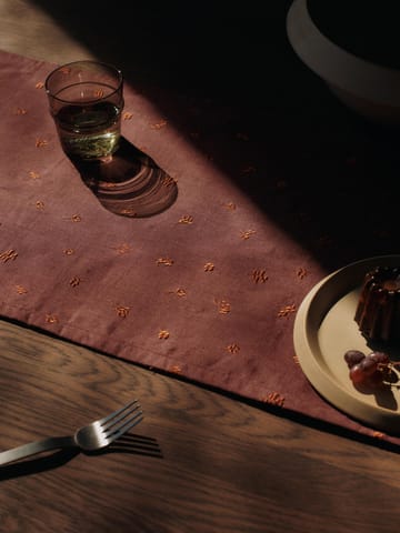Baies passadeira 40x180 cm - Uva escura-picante - Ferm Living