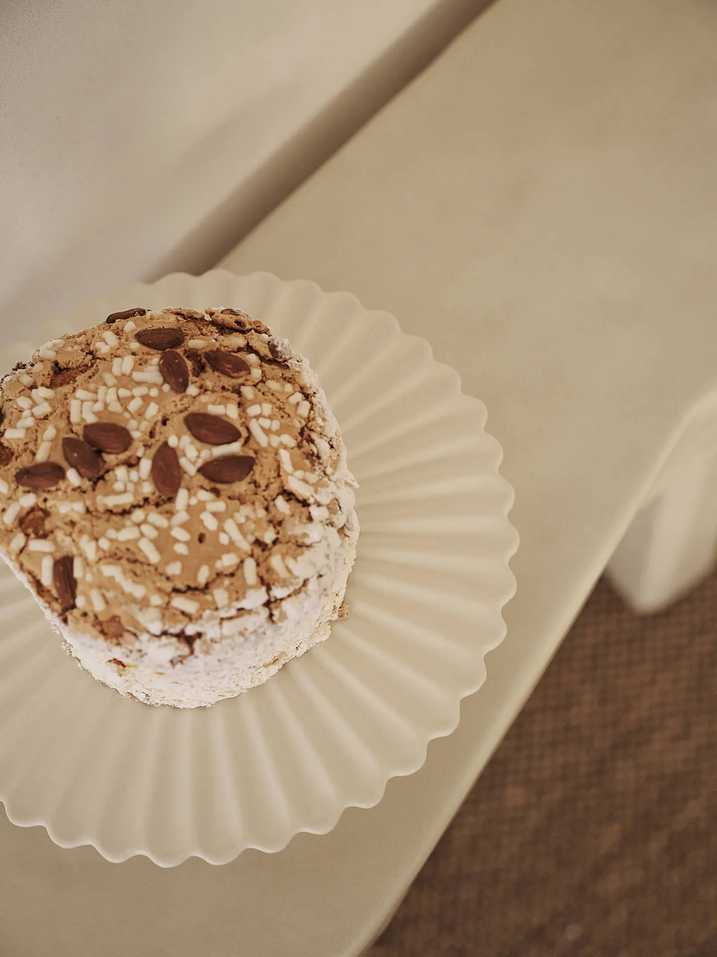 Base para bolos Fountain Ø31 cm, Off white Ferm Living