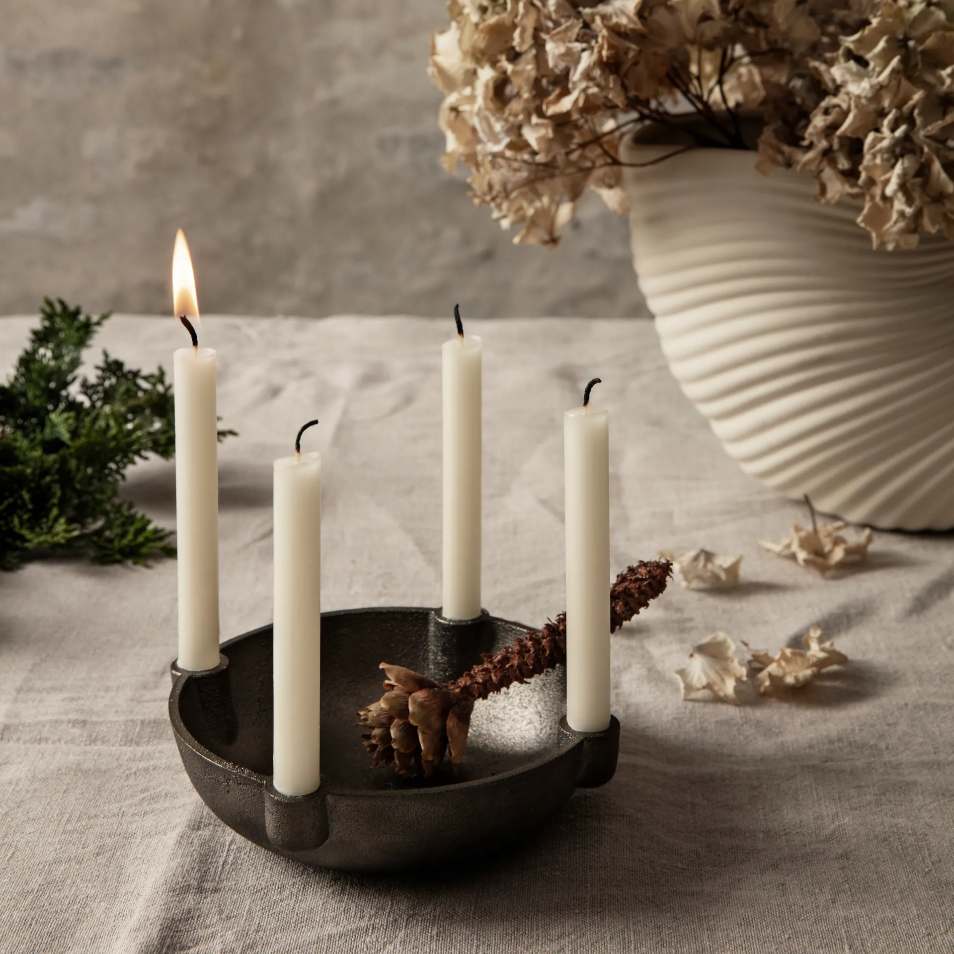 Bowl vela do Advento Latão, latão preto Ferm Living
