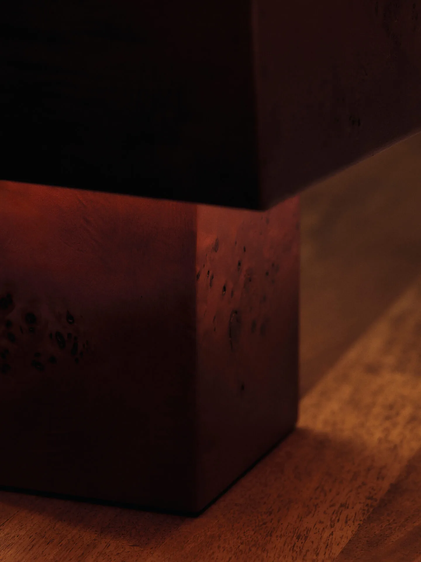 Burl candeeiro de mesa 33 cm, Dark stained burl Ferm Living