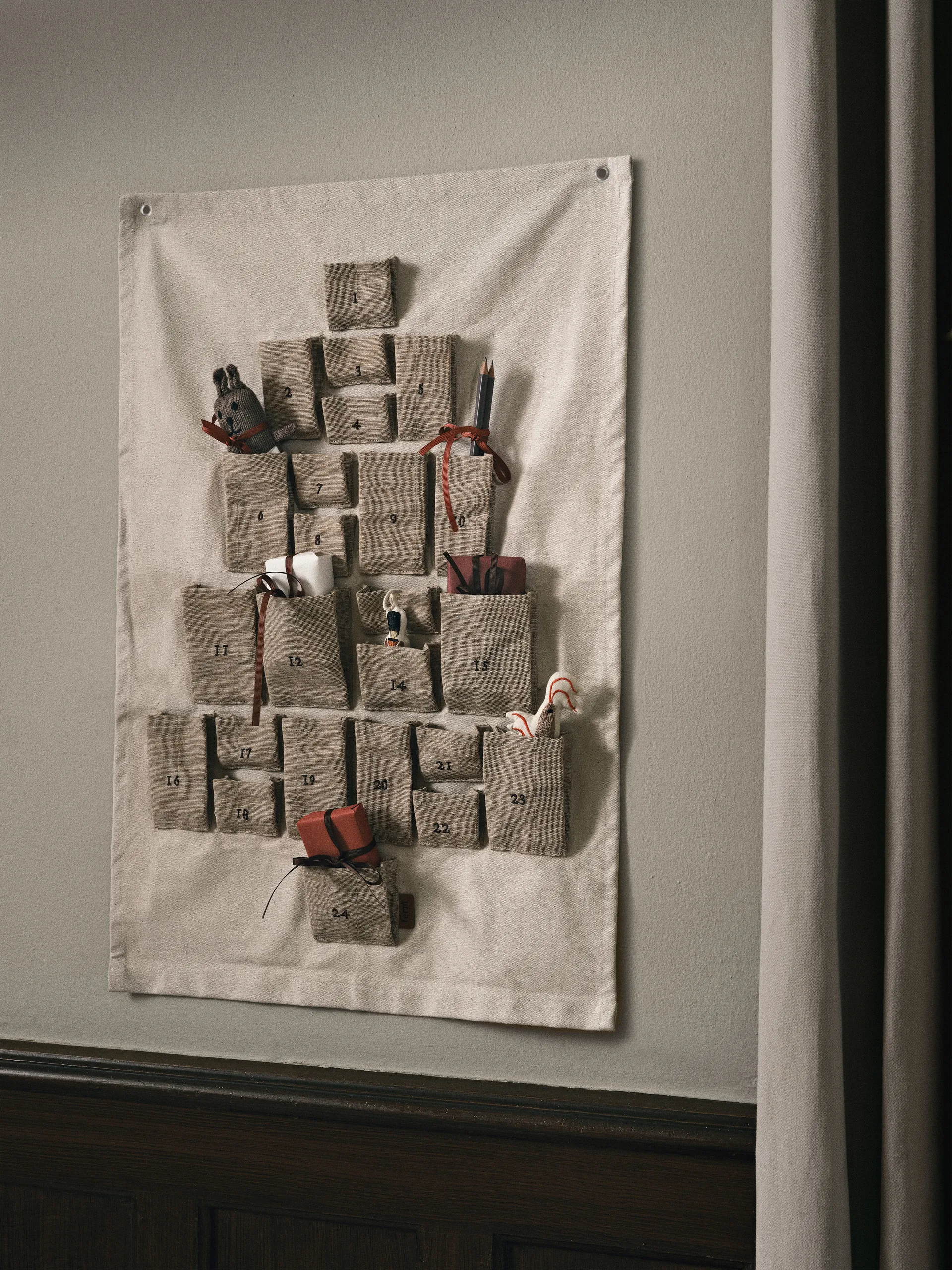 Calendário de advento Pine, Mini, 50x69 cm Ferm Living