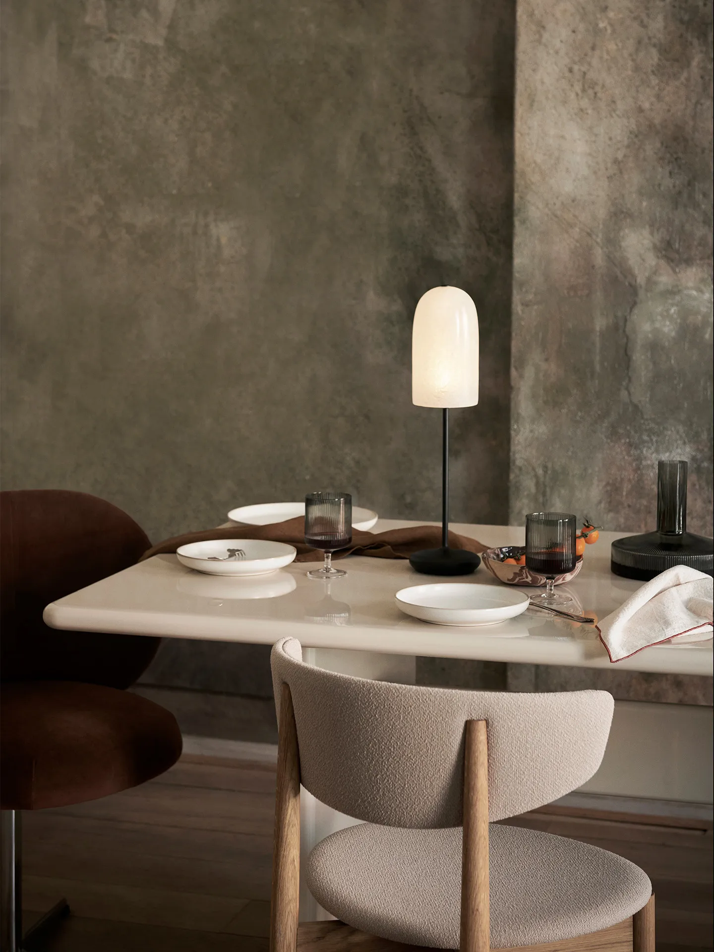 Candeeiro de mesa Gry, Preto translúcido Ferm Living