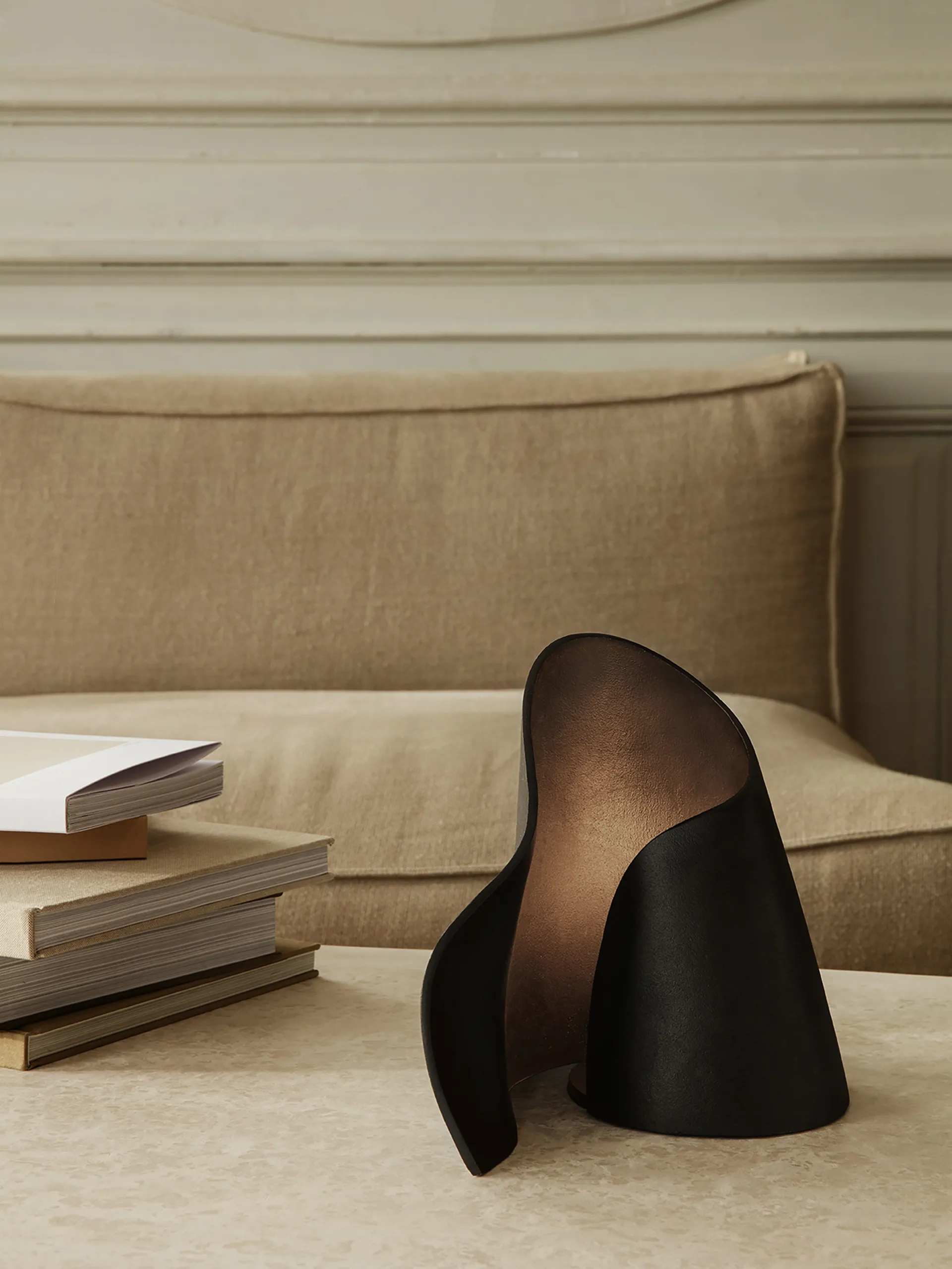 Candeeiro de mesa Oyster, Preto Ferm Living