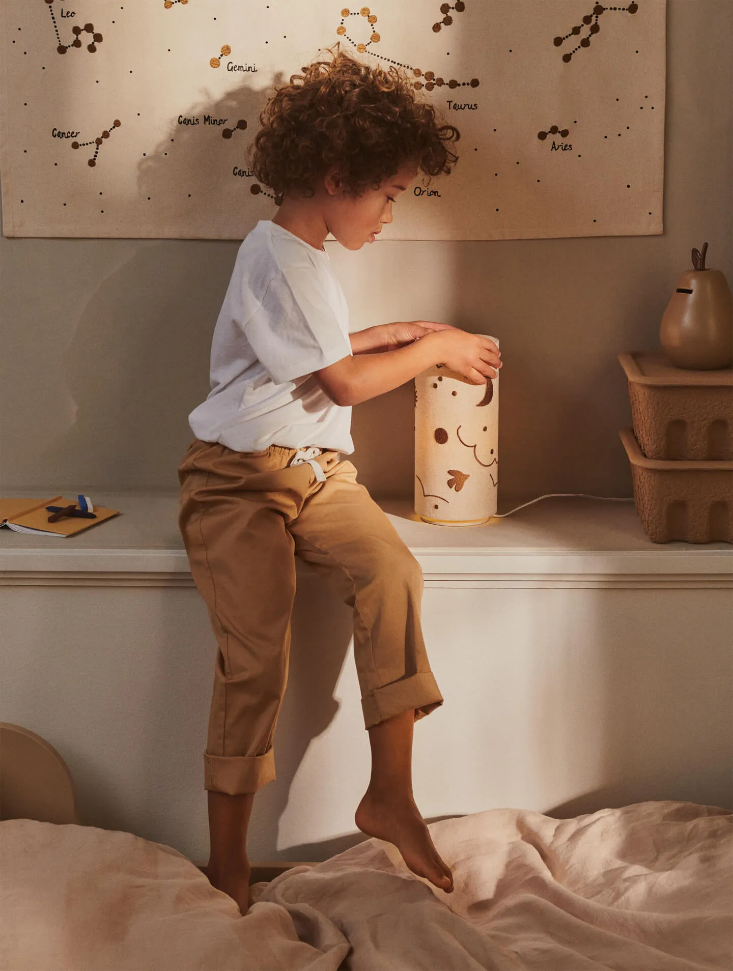 Candeeiro de mesa Skye, Natural-bronze Ferm Living