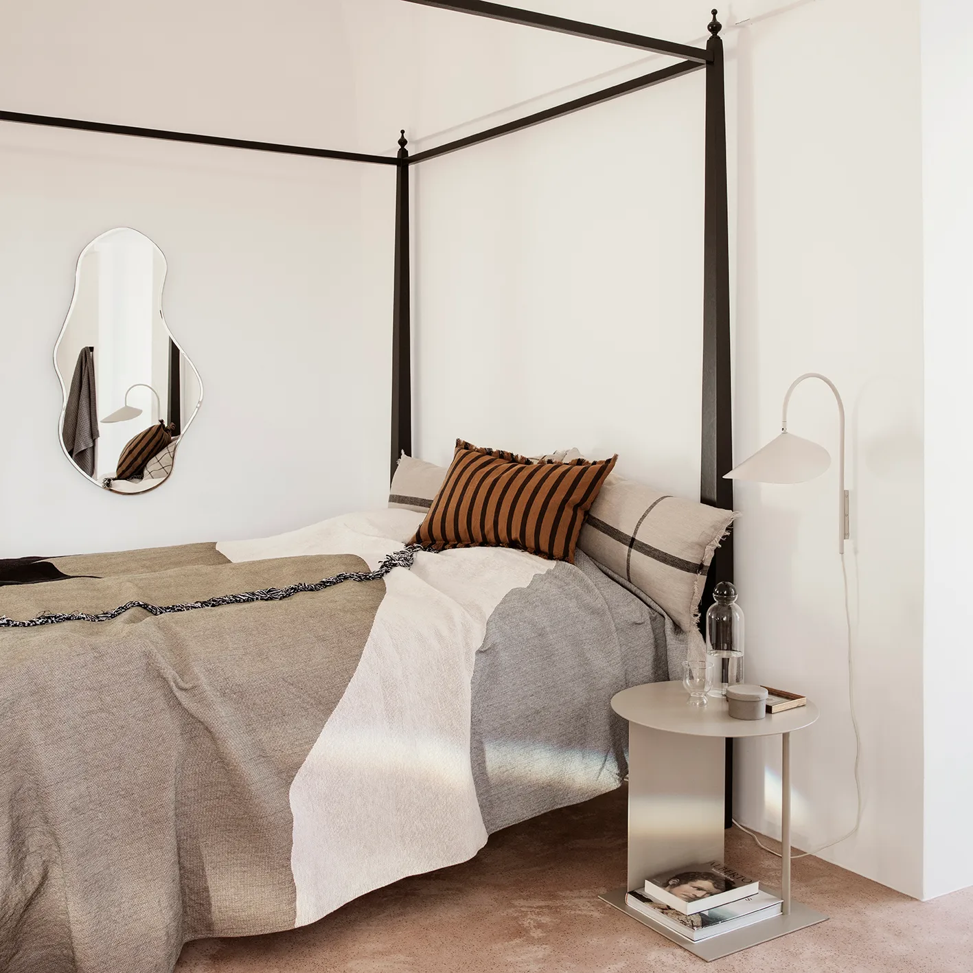 Candeeiro de parede Arum, cashmere Ferm Living