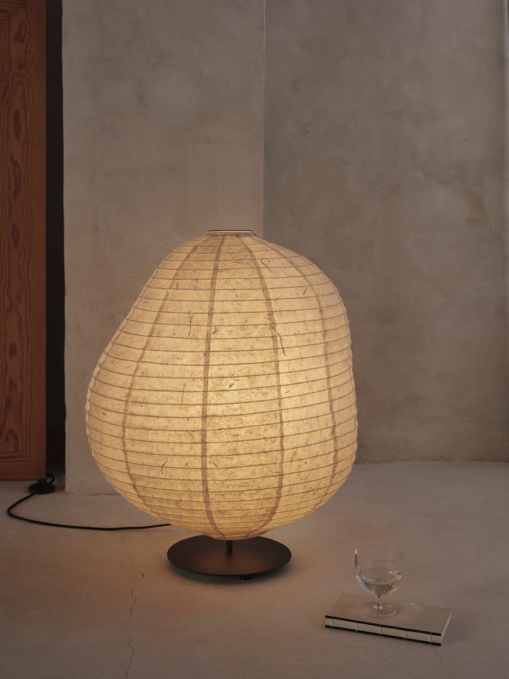 Candeeiro de pé Kurbis low, Natural-black Ferm Living