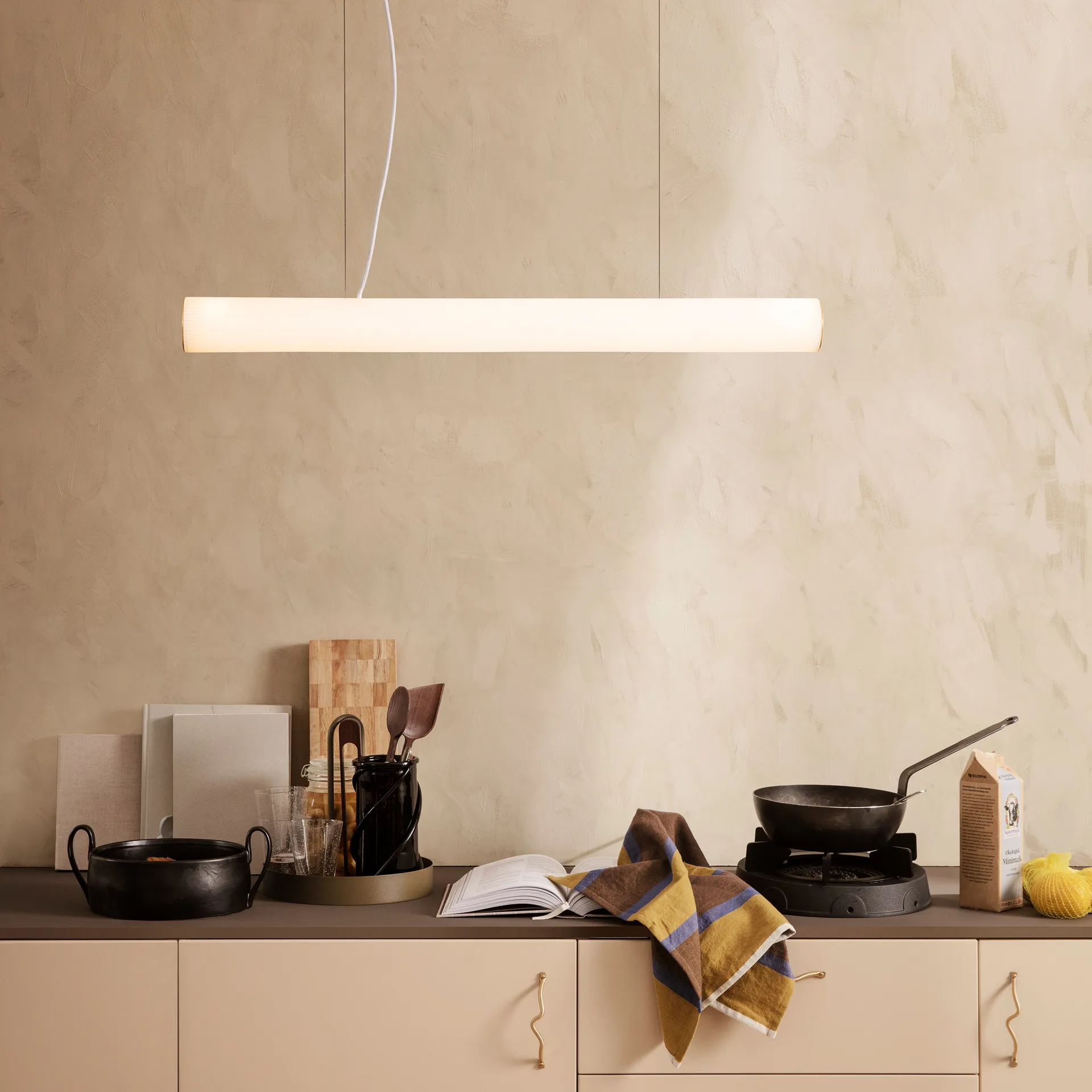 Candeeiro suspenso Vuelta 100 cm, Branco-latão Ferm Living