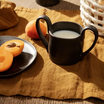 Caneca de criança Flow 19 cl - preto - Ferm Living