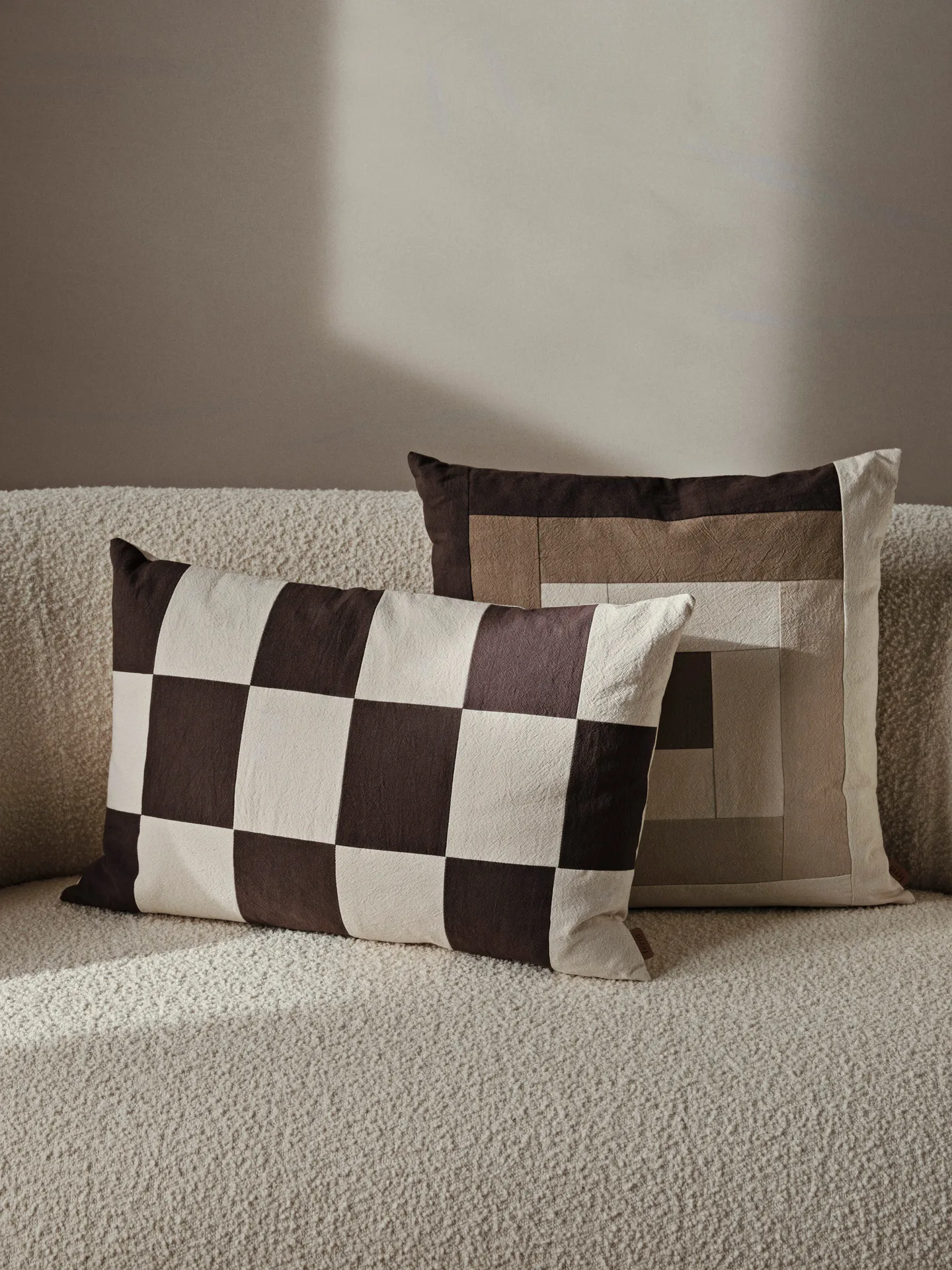 Capa de almofada Fold patchwork 40x60 cm, Coffee-undyed Ferm Living