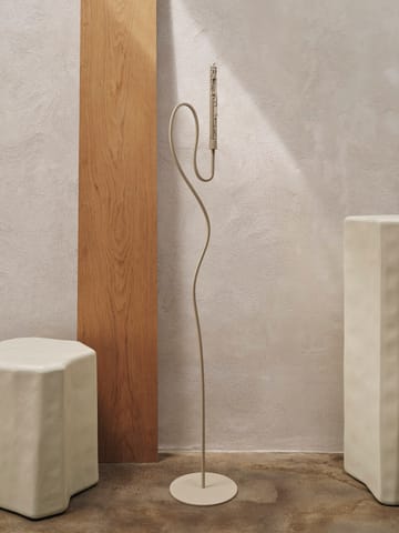Castiçal de chão Valse - Cashmere - Ferm Living
