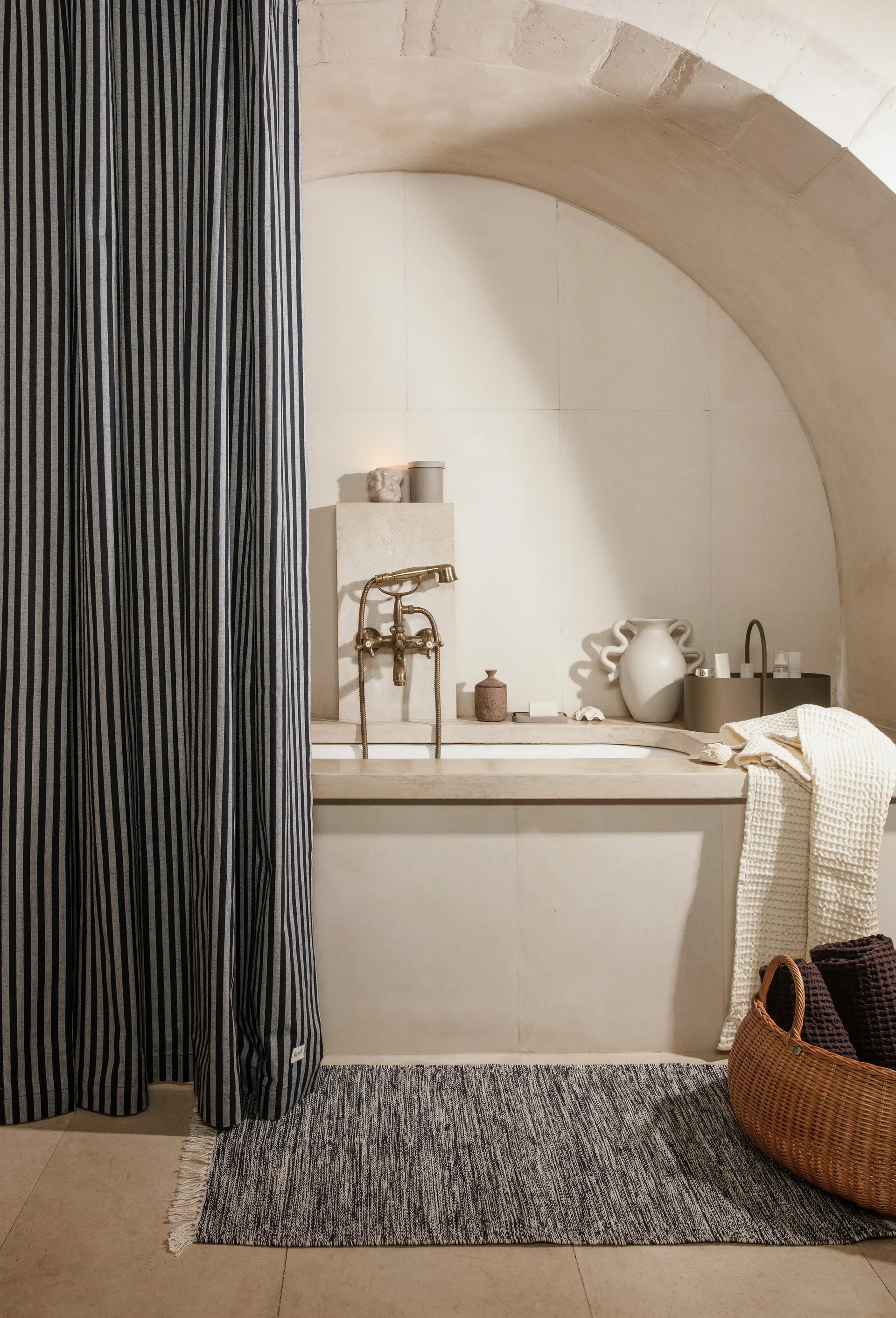 Cesto trançado baixo, Natural Ferm Living