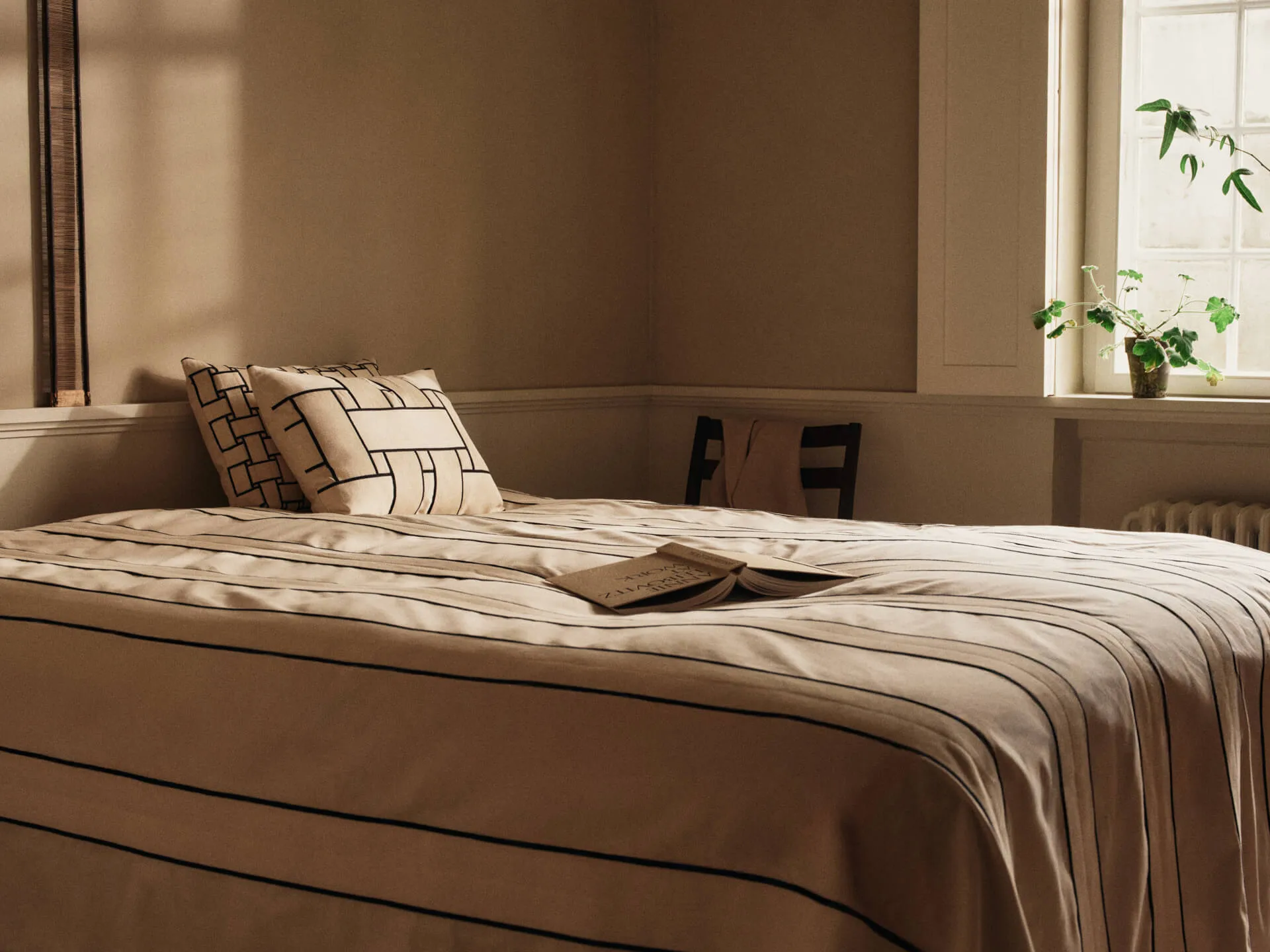 Colcha Twill, Off-white-preto, 180x260 cm Ferm Living