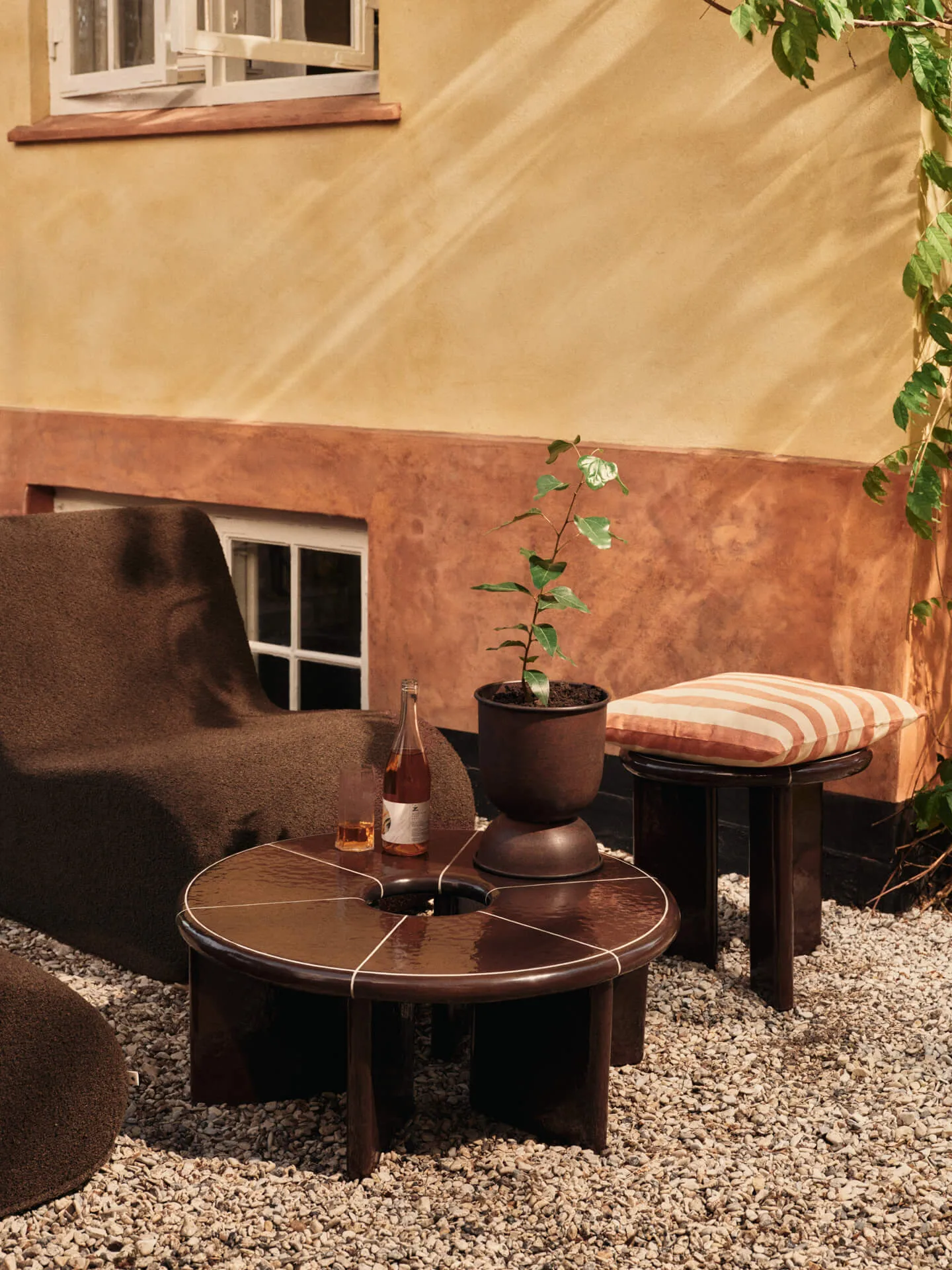 Deya mesa lateral Ø47x45 cm, Castanho castanha Ferm Living