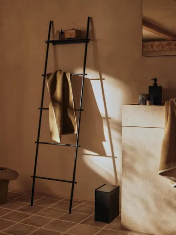 Dora escada de toalhas - Preto, 165 cm - Ferm Living