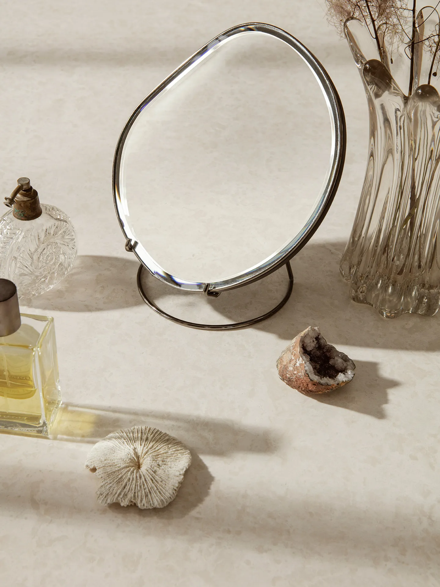 Espelho de mesa Pond, Dark chrome Ferm Living