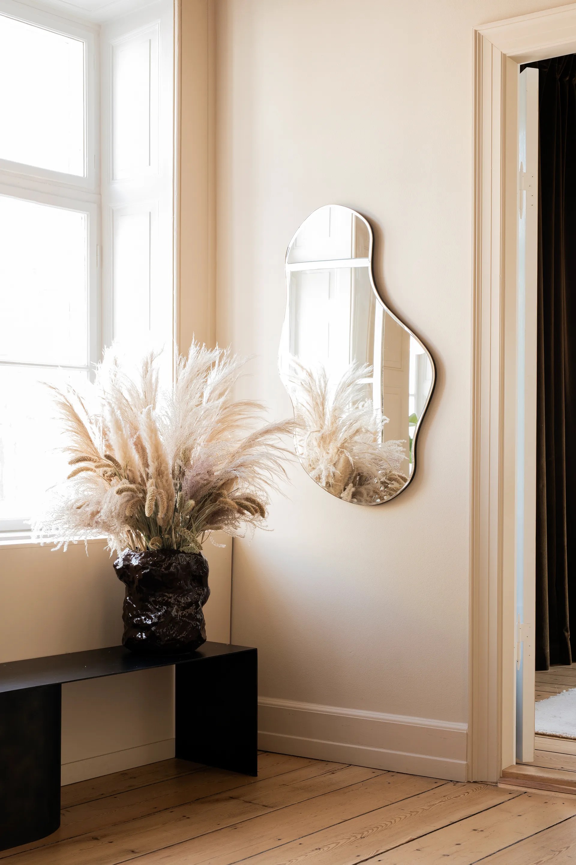 Espelho grande Pond, Dark chrome Ferm Living