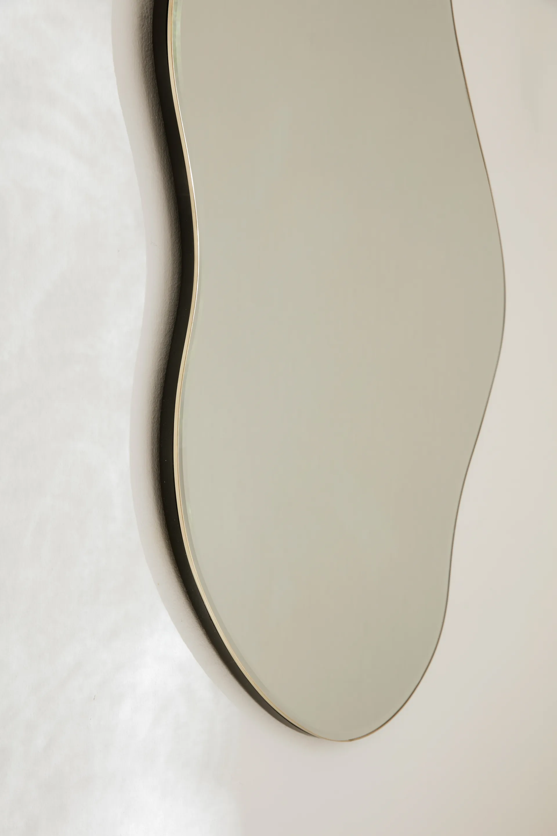 Espelho grande Pond, Latão Ferm Living