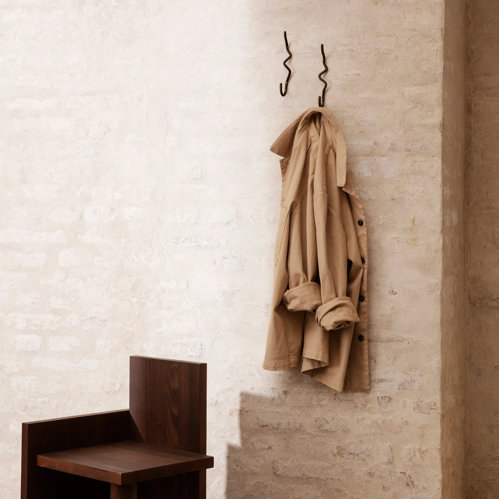 Gancho Curvature, Latão preto Ferm Living