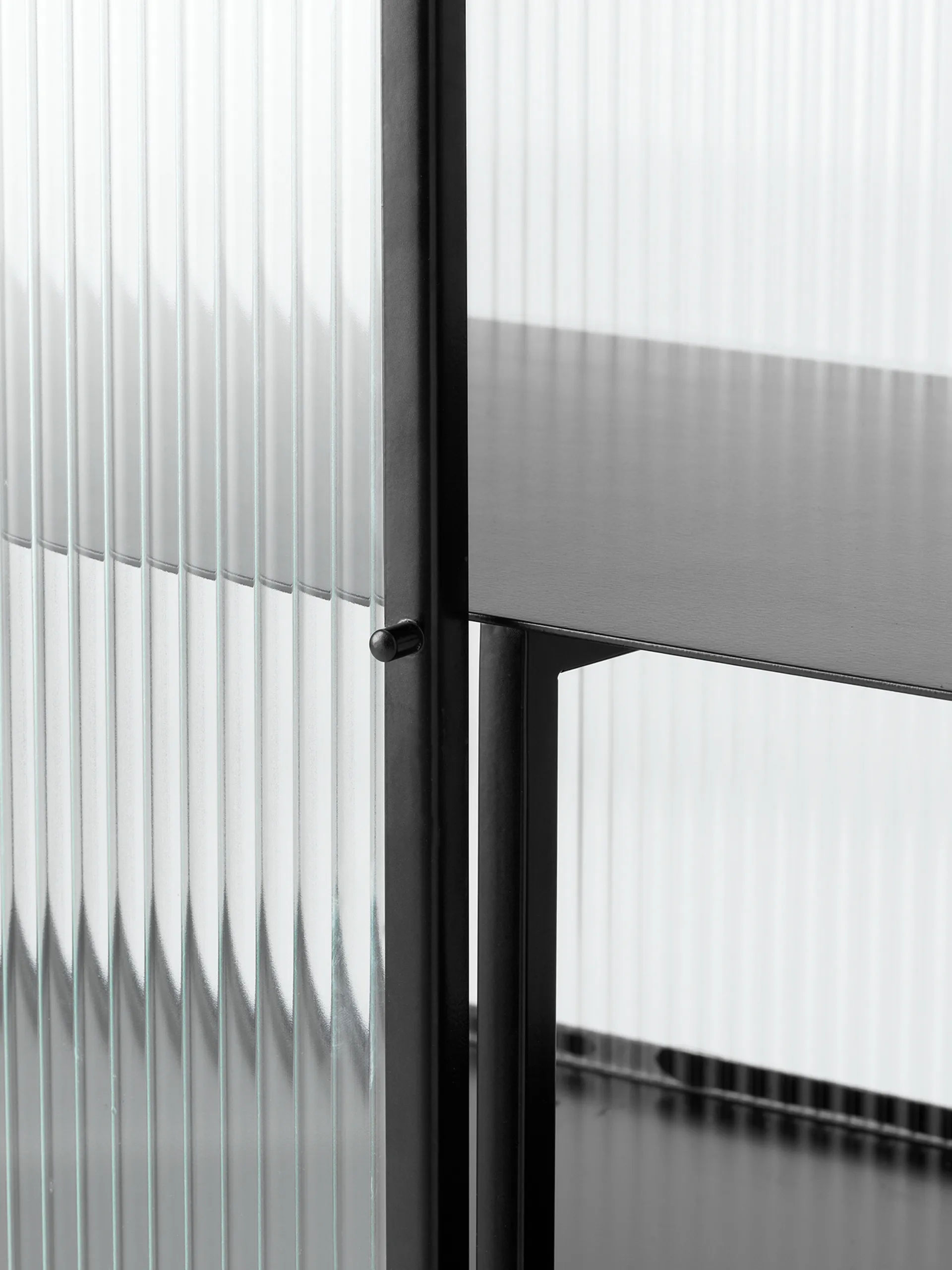 Haze mesa de apoio, Preto - vidro ondulado Ferm Living