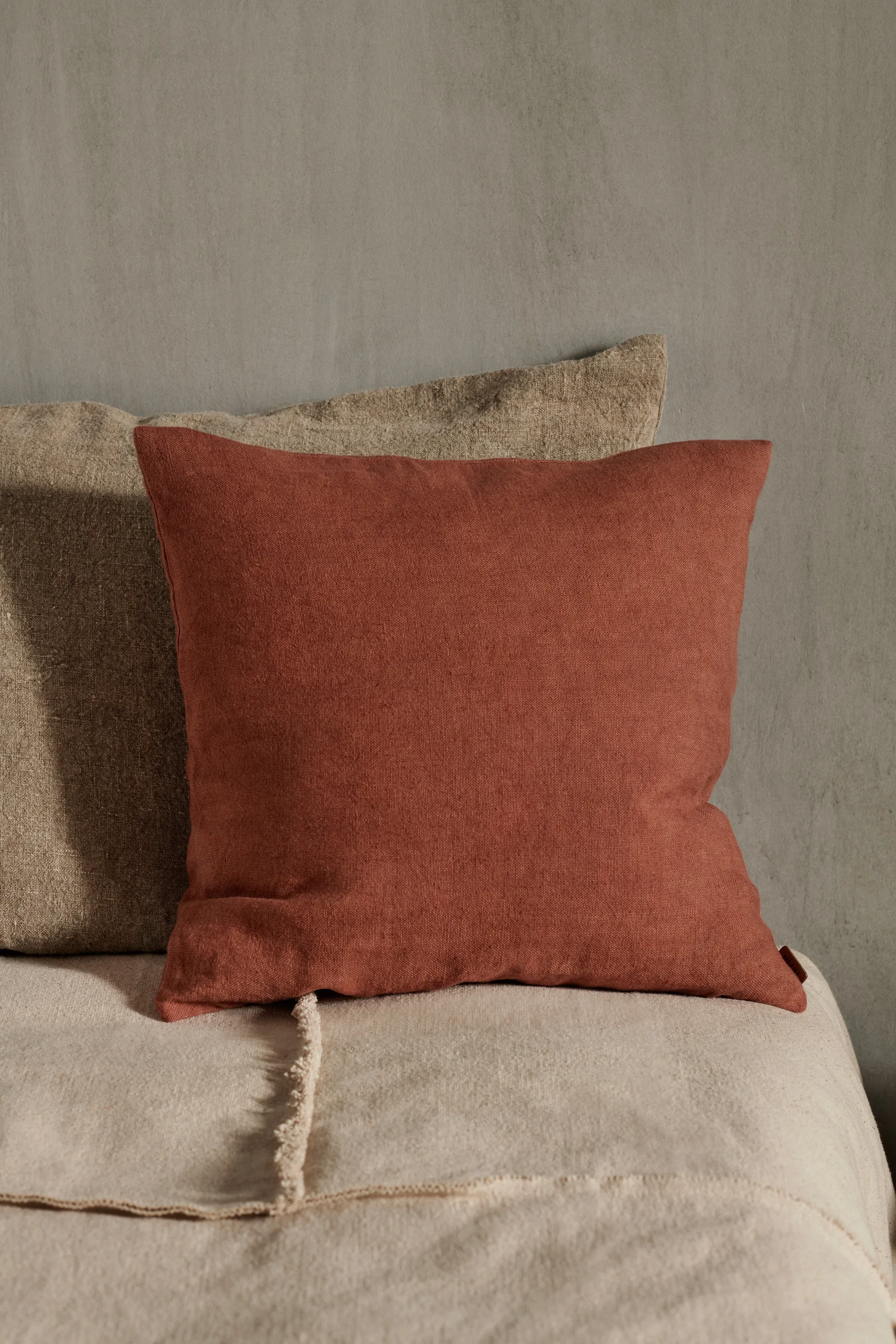Heavy Linen almofada 50x50 cm, Vermelho baga Ferm Living