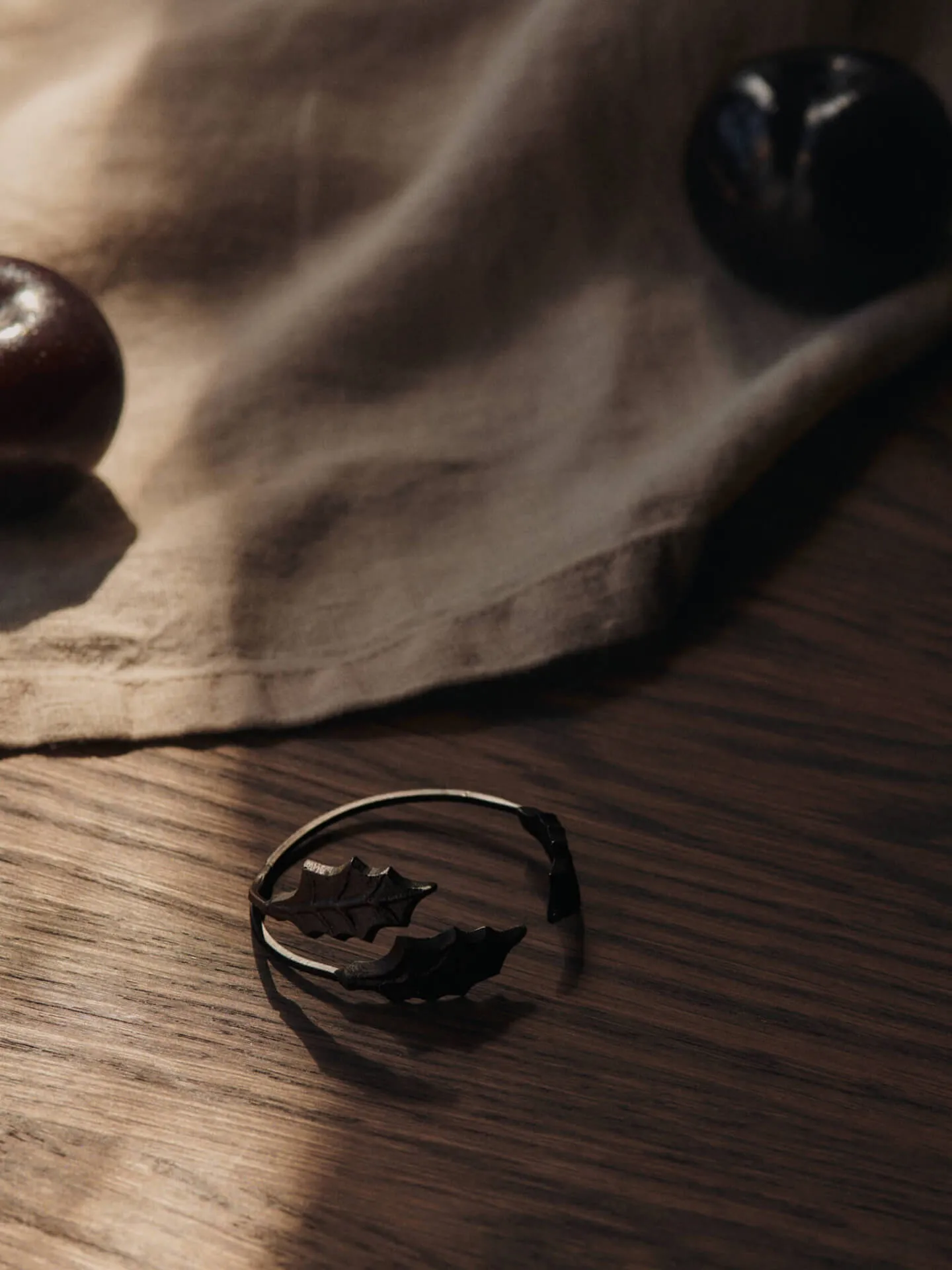 Holly leaf anel de guardanapo Ø5,3 cm 4 unidades, Latão Preto Ferm Living